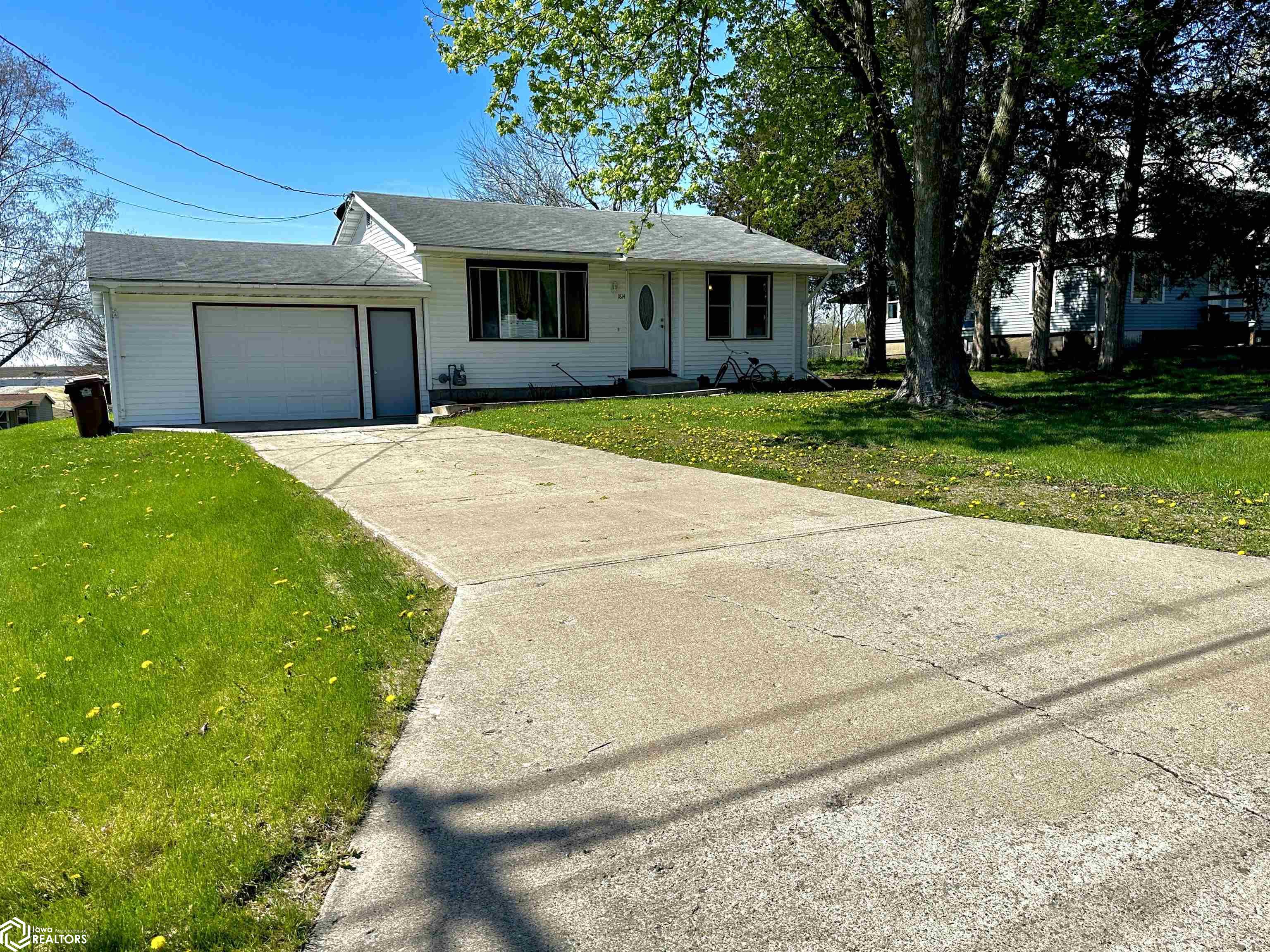 1814 3rd, Grinnell, Iowa 50112, 3 Bedrooms Bedrooms, ,1 BathroomBathrooms,Single Family,For Sale,3rd,6315014