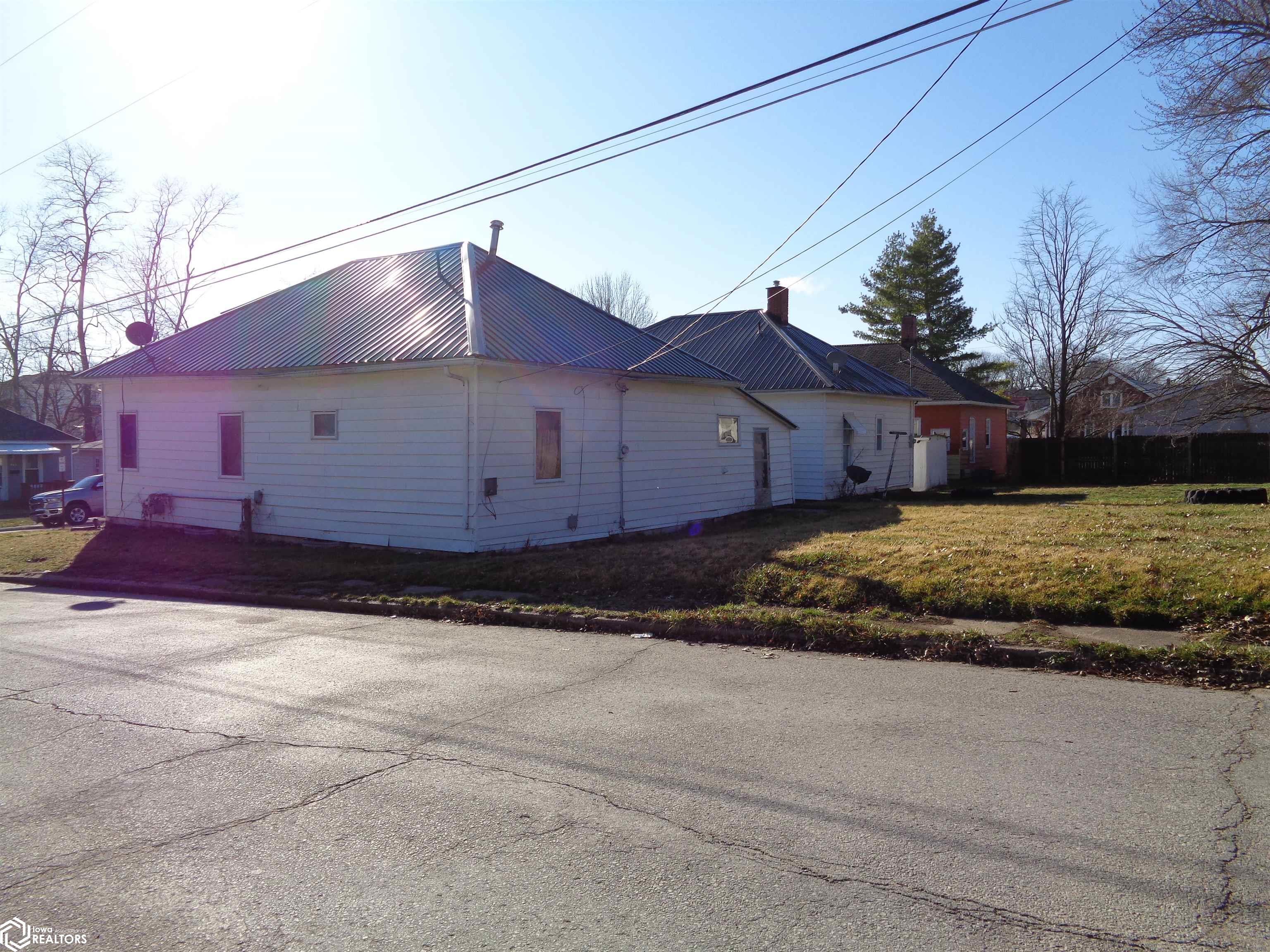 314 N 15th Street, Centerville, Iowa image 2
