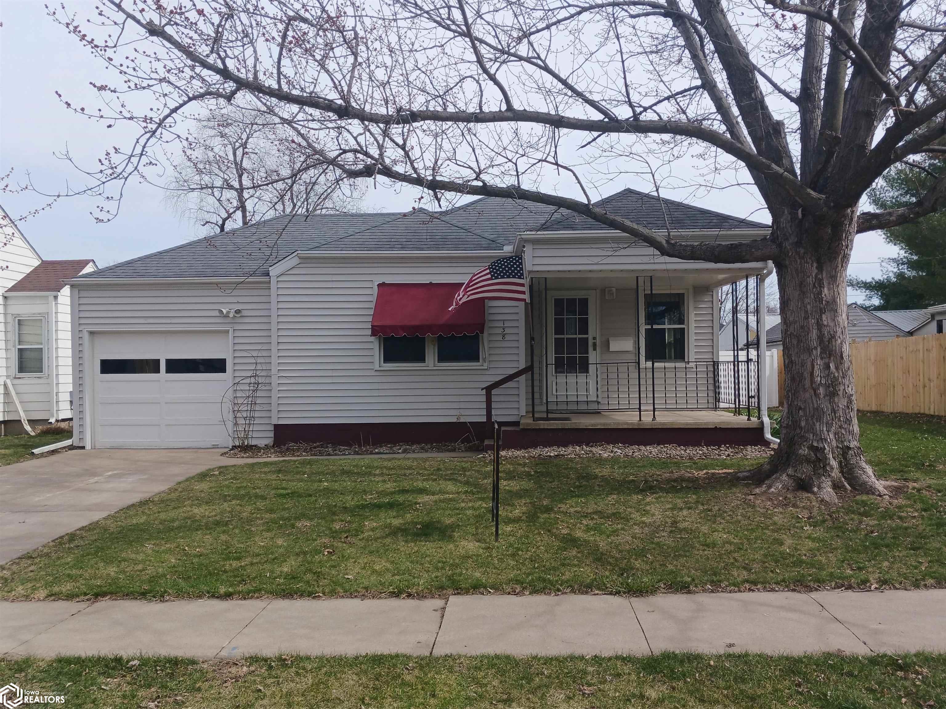 138 Webster, Ottumwa, Iowa 52501, 2 Bedrooms Bedrooms, ,Single Family,For Sale,Webster,6315366