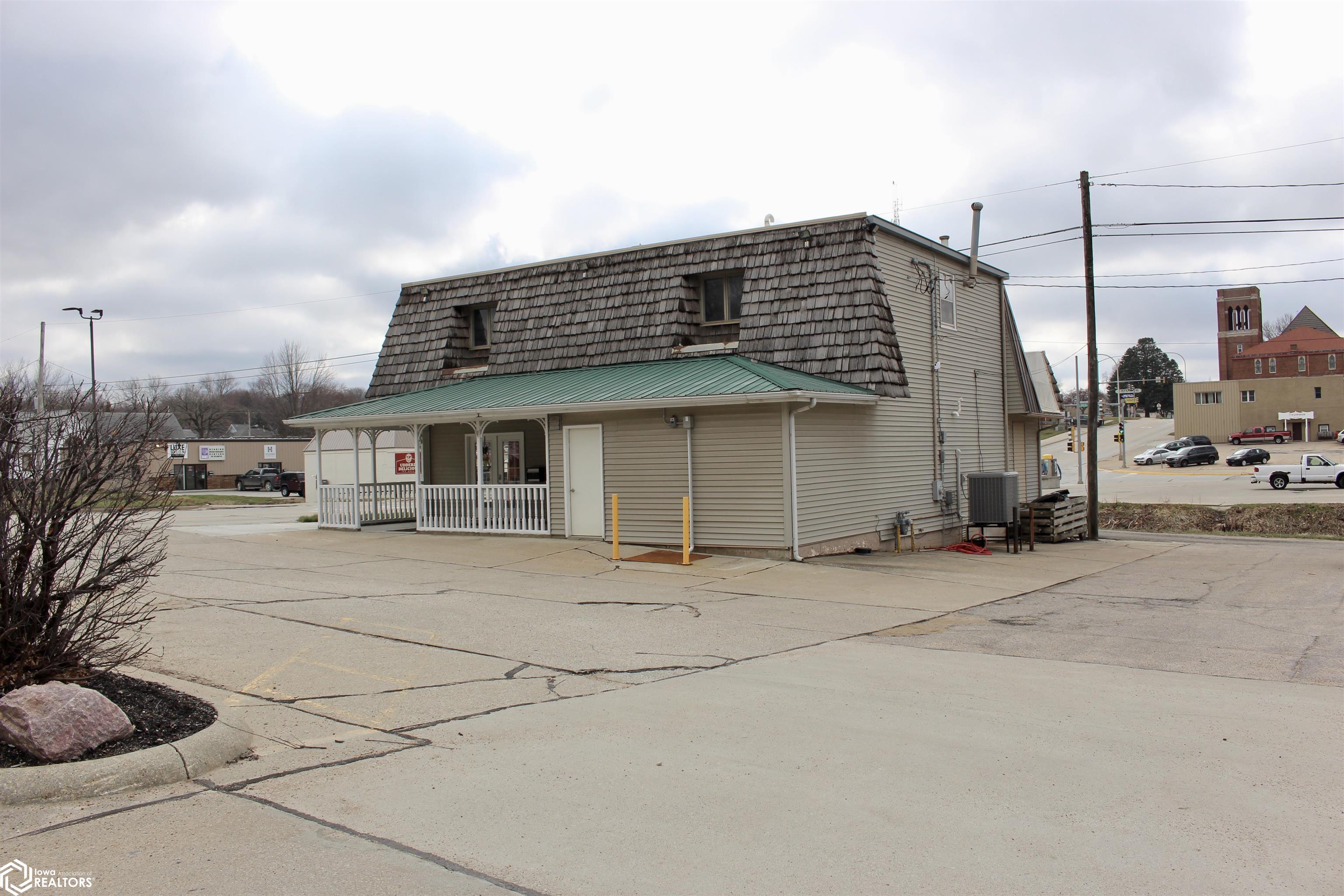 106 7Th, Atlantic, Iowa 50022, ,Commercial (5+ Units),For Sale,7Th,6315699