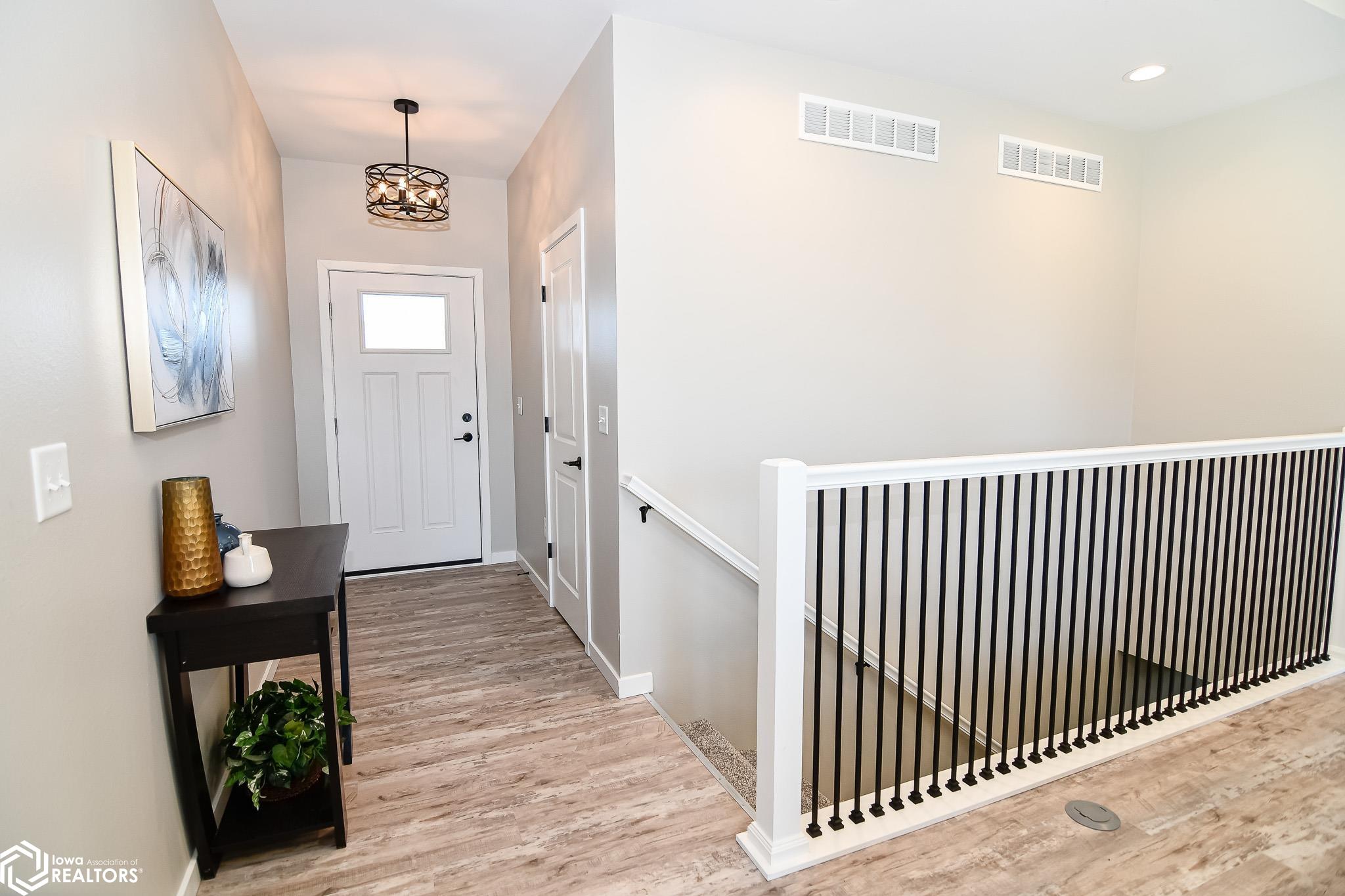 2501 N Terrace Drive, Webster City, Iowa image 2