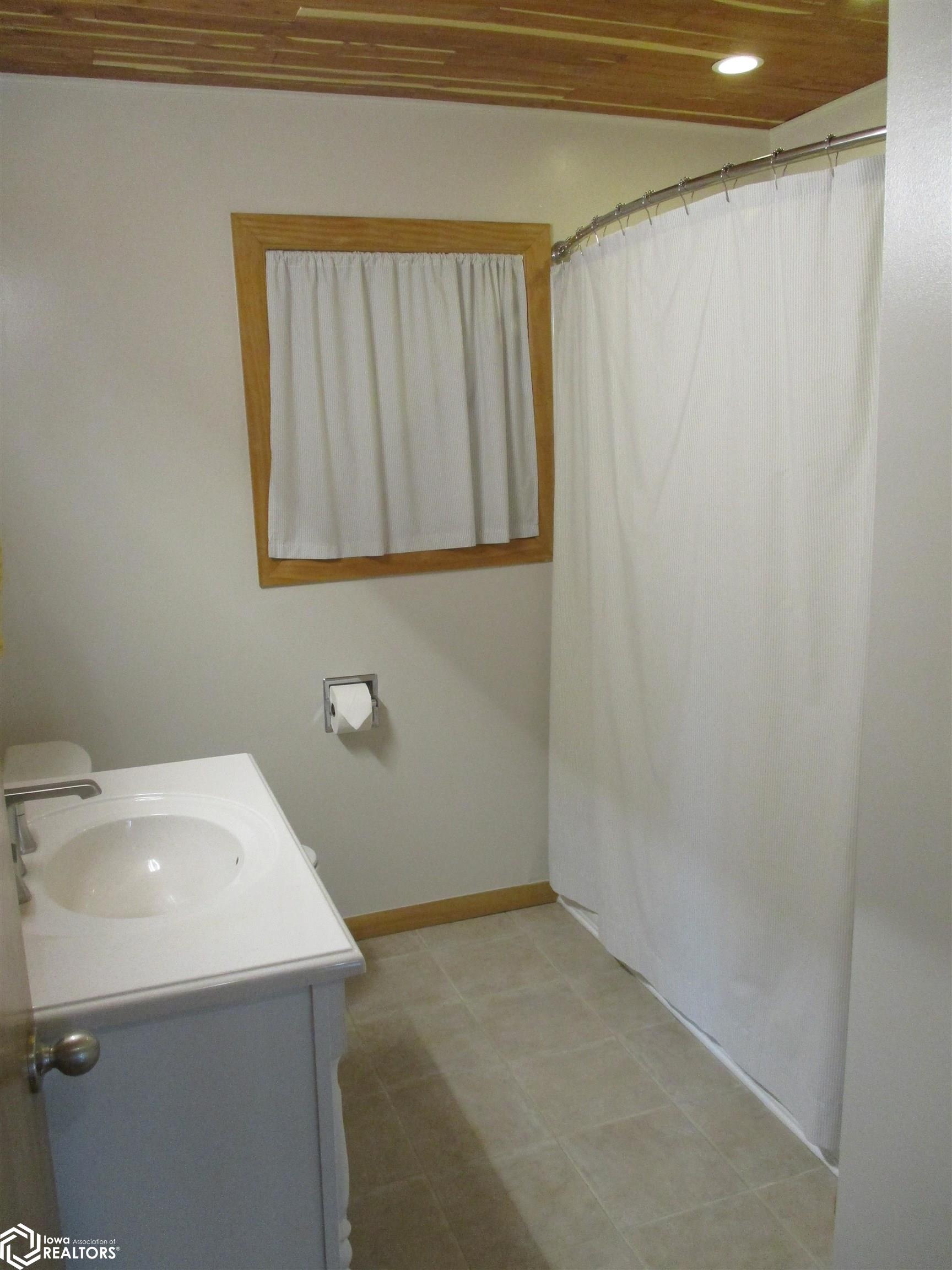 1806 Quint, Carroll, Iowa 51401, 5 Bedrooms Bedrooms, ,1 BathroomBathrooms,Single Family,For Sale,Quint,6316049