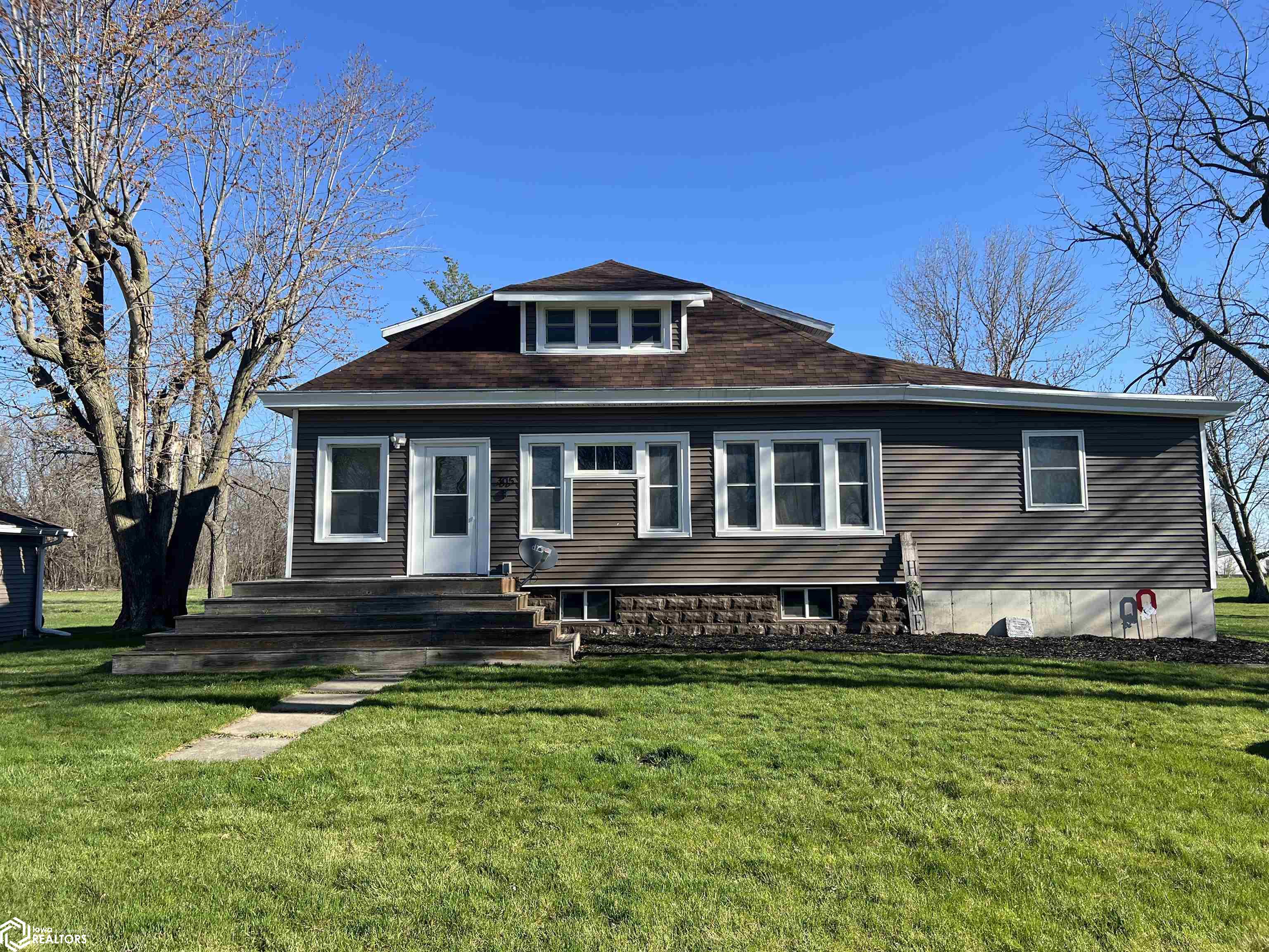 305 E Hickory, Blakesburg, Iowa 52536, 2 Bedrooms Bedrooms, ,2 BathroomsBathrooms,Single Family,For Sale,E Hickory,6316076