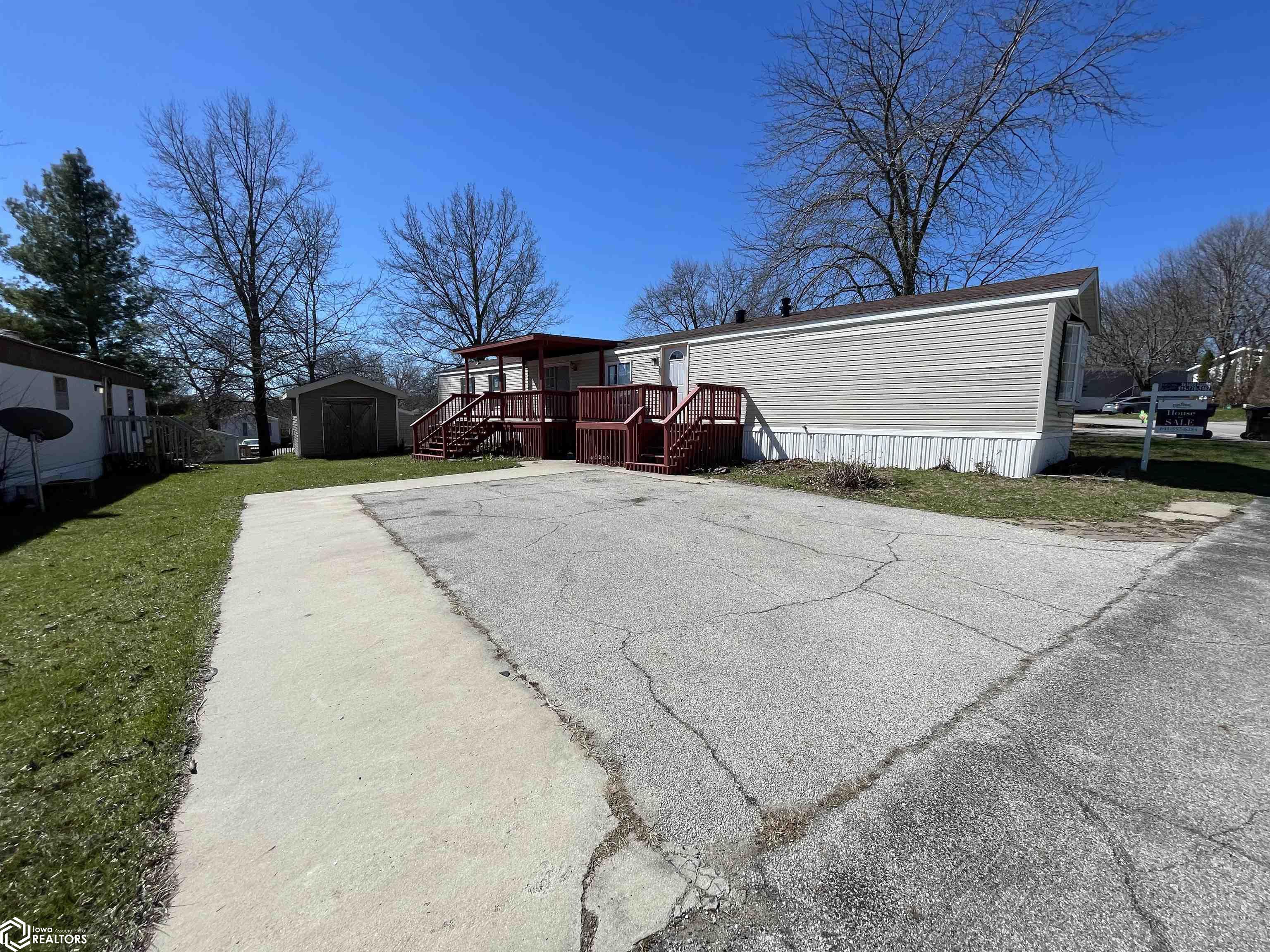 802 County Line Rd, Des Moines, Iowa 50320, 3 Bedrooms Bedrooms, ,1 BathroomBathrooms,Single Family,For Sale,County Line Rd,6316080