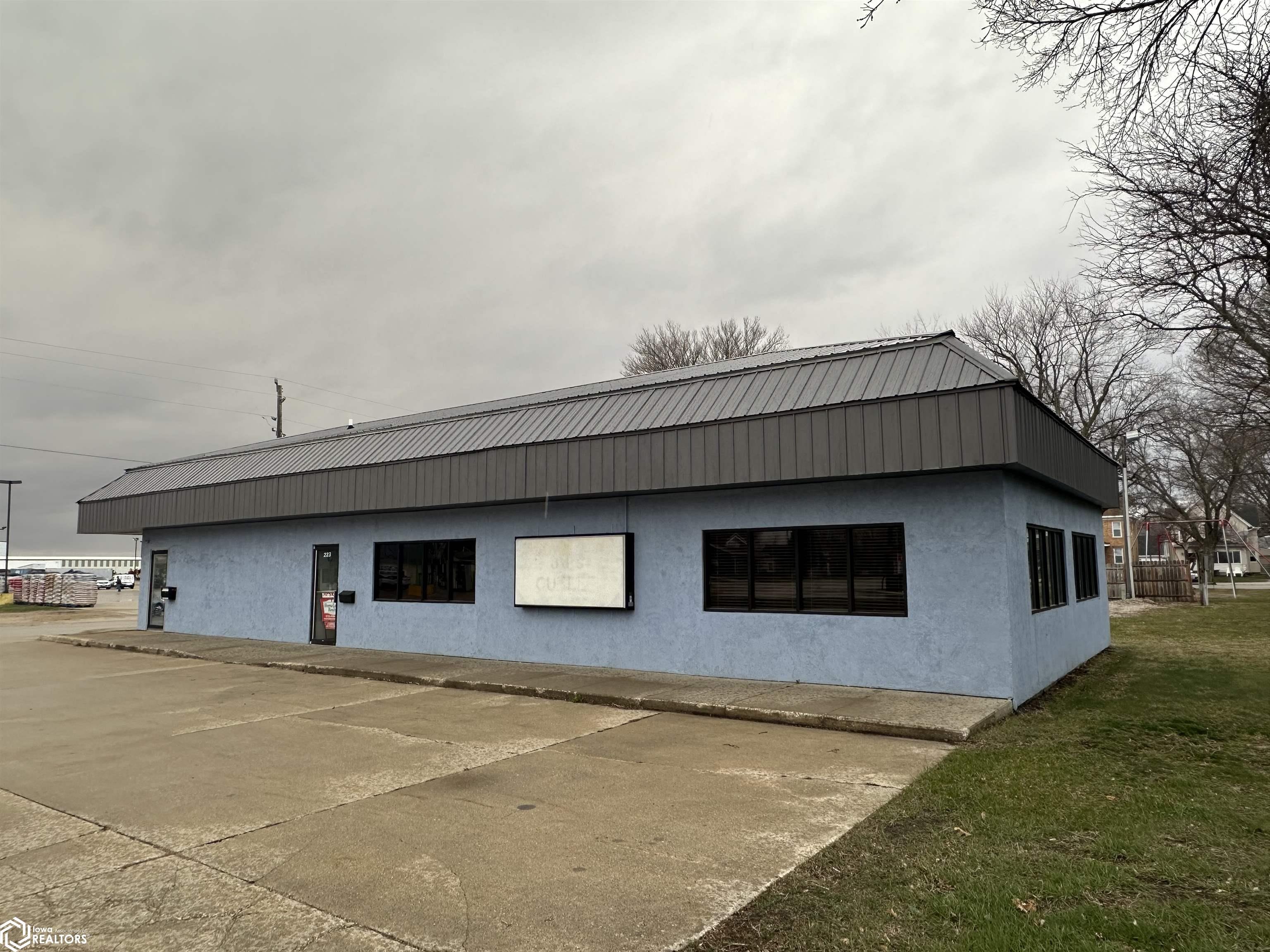 223 Central, Clarion, Iowa 50525, ,Commercial (5+ Units),For Sale,Central,6316098