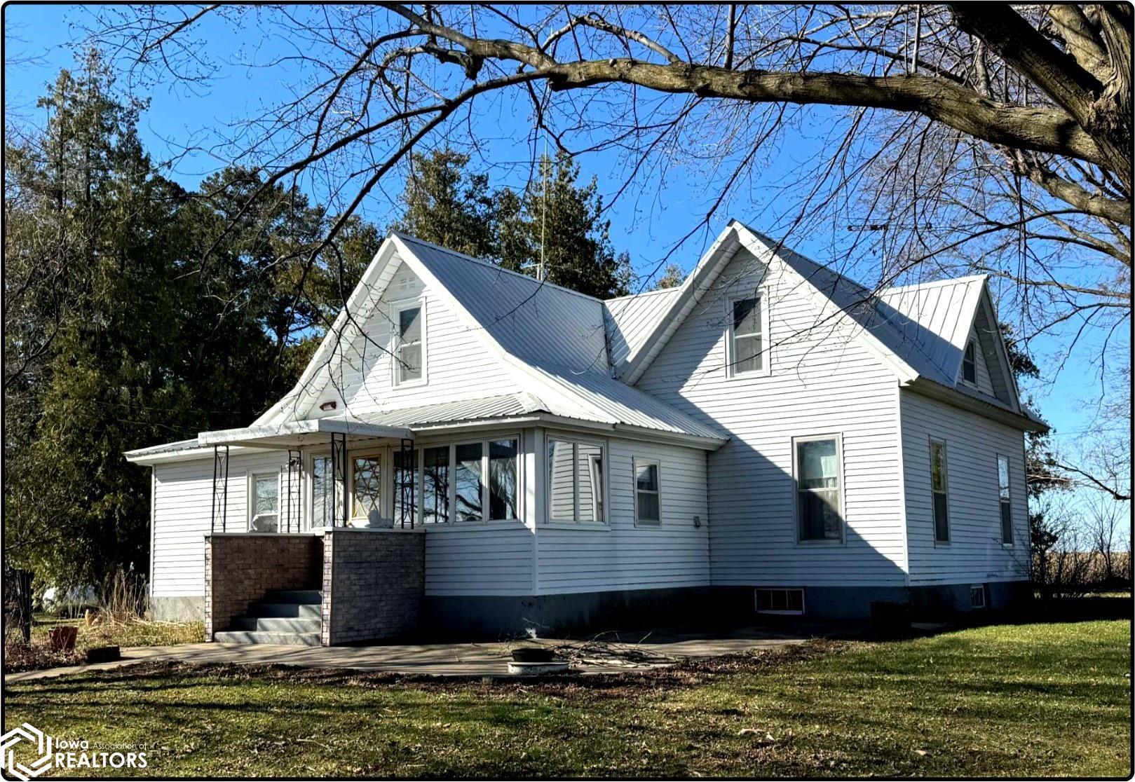 1668 155th St., Manchester, Iowa 52057, 4 Bedrooms Bedrooms, ,1 BathroomBathrooms,Farm,For Sale,155th St.,6316100