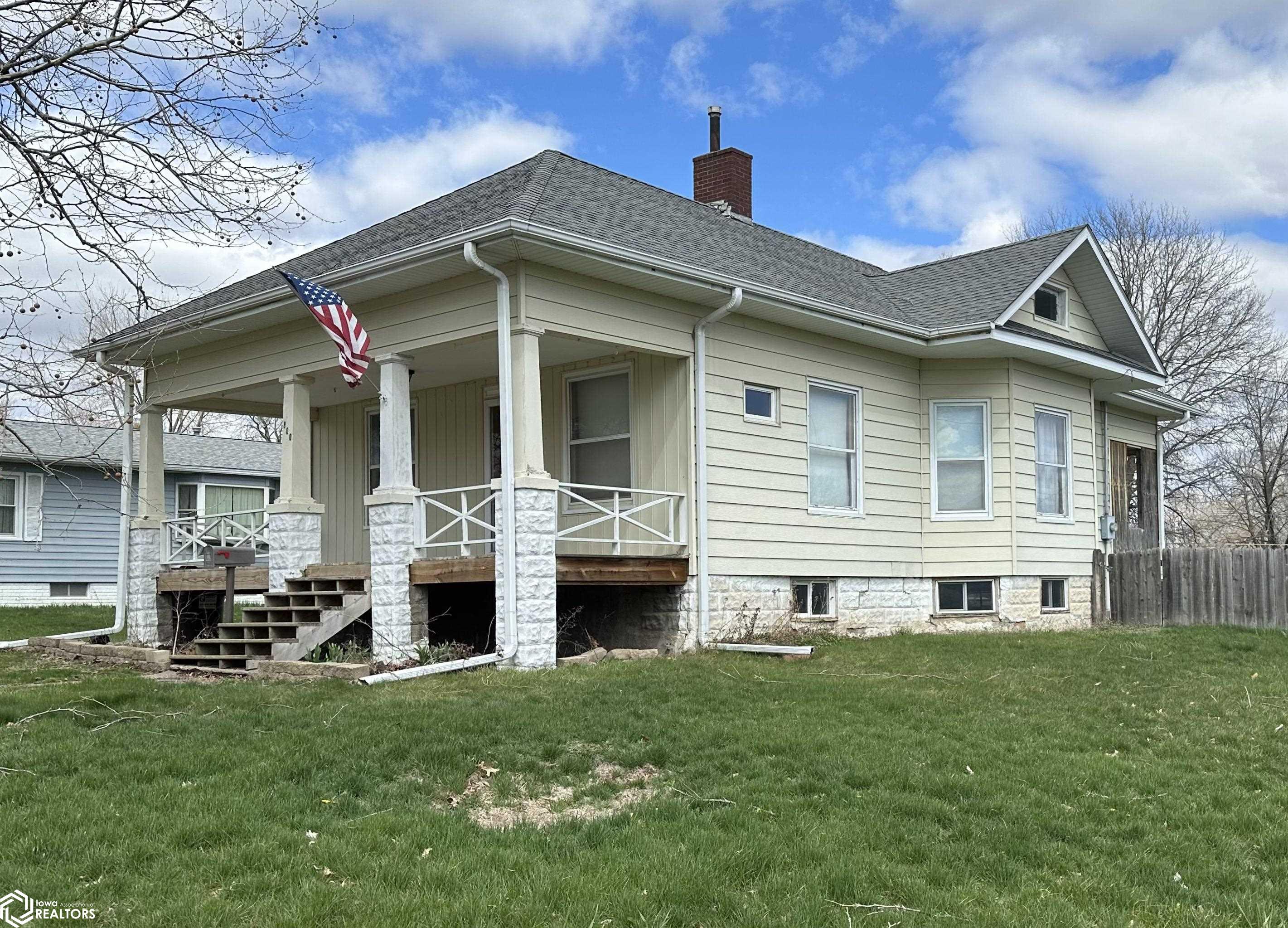 800 6Th, Chariton, Iowa 50049, 2 Bedrooms Bedrooms, ,1 BathroomBathrooms,Single Family,For Sale,6Th,6316114