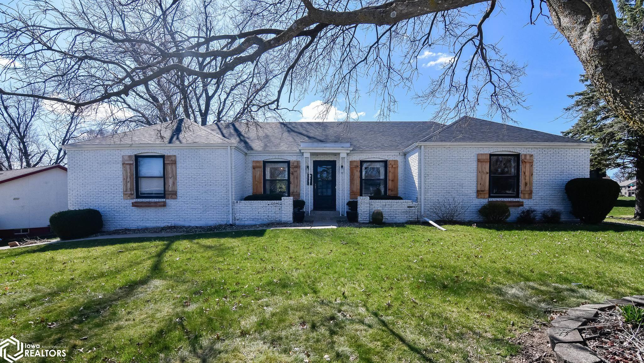 301 Friendly, Marshalltown, Iowa 50158, 3 Bedrooms Bedrooms, ,1 BathroomBathrooms,Single Family,For Sale,Friendly,6316210