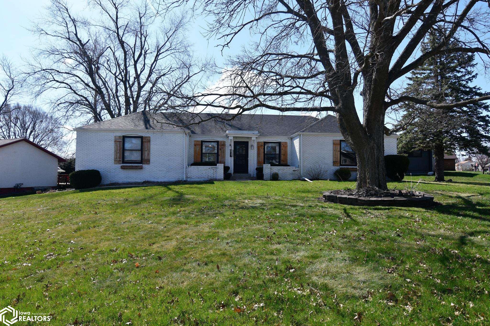 301 Friendly, Marshalltown, Iowa 50158, 3 Bedrooms Bedrooms, ,1 BathroomBathrooms,Single Family,For Sale,Friendly,6316210