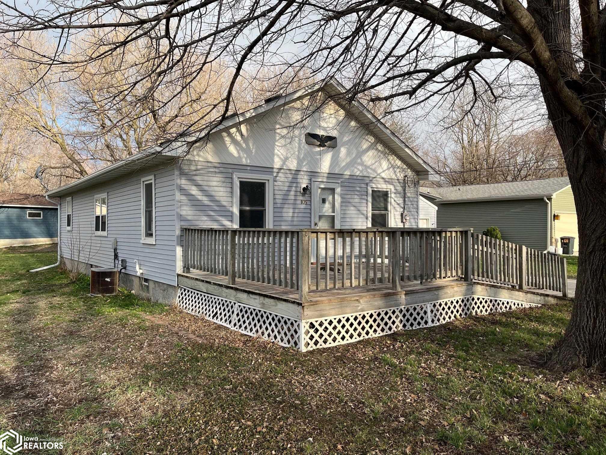 105 20TH, Clear Lake, Iowa 50428, 2 Bedrooms Bedrooms, ,1 BathroomBathrooms,Single Family,For Sale,20TH,6316251