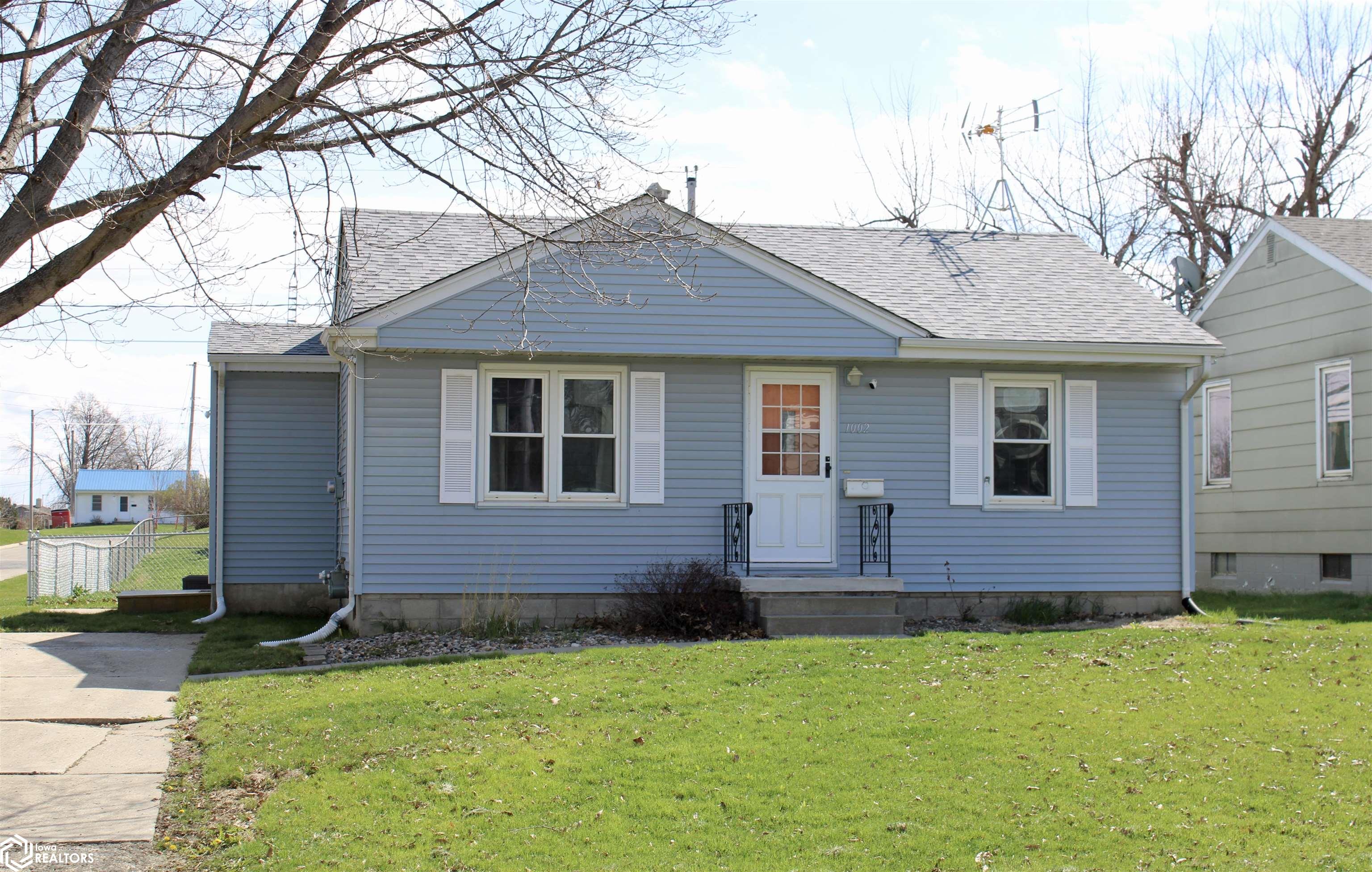 1002 10th, Marshalltown, Iowa 50158, 2 Bedrooms Bedrooms, ,1 BathroomBathrooms,Single Family,For Sale,10th,6316289