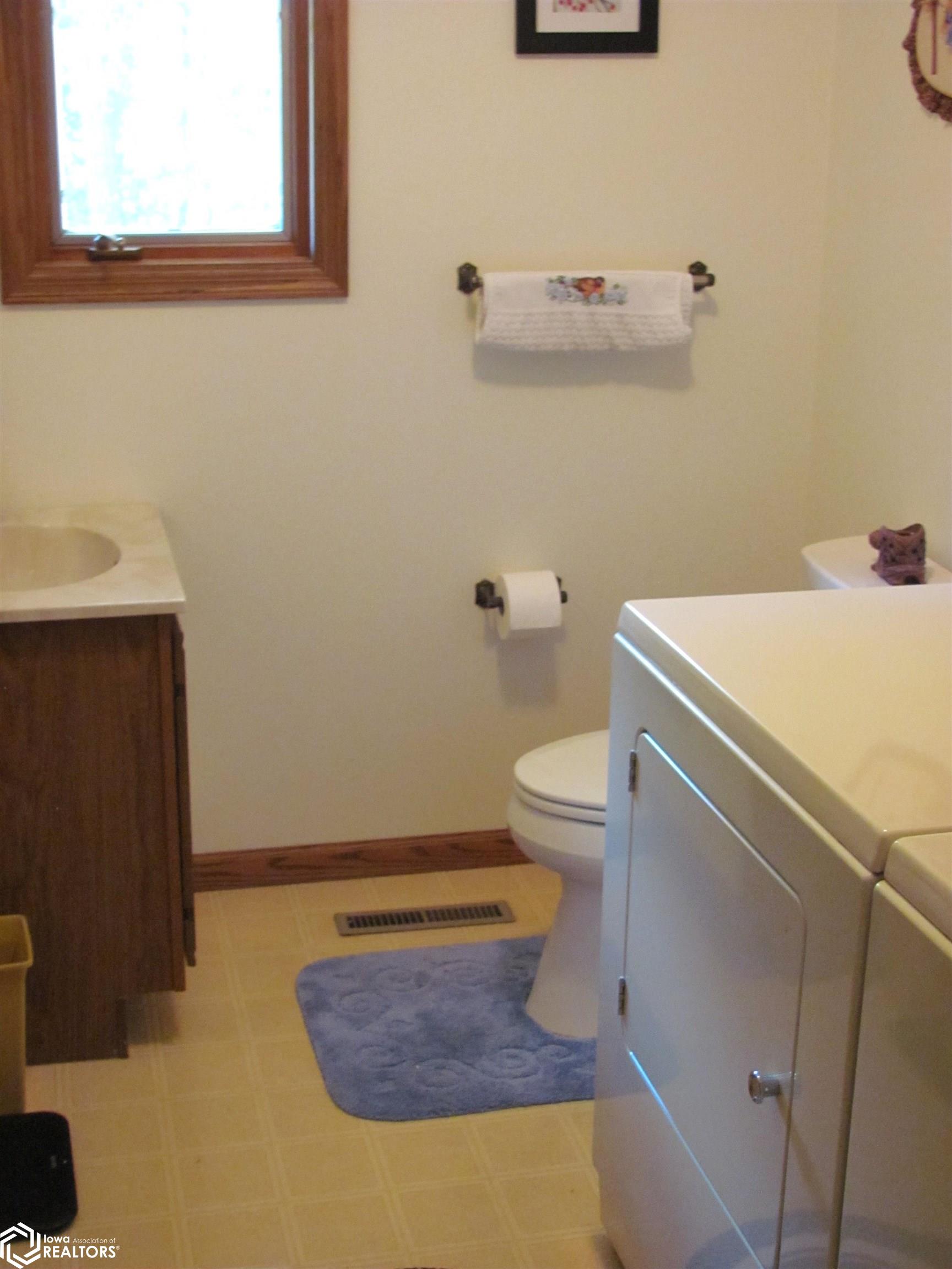 29 Brookwood Ct., Ottumwa, Iowa 52501, 3 Bedrooms Bedrooms, ,2 BathroomsBathrooms,Single Family,For Sale,Brookwood Ct.,6316290