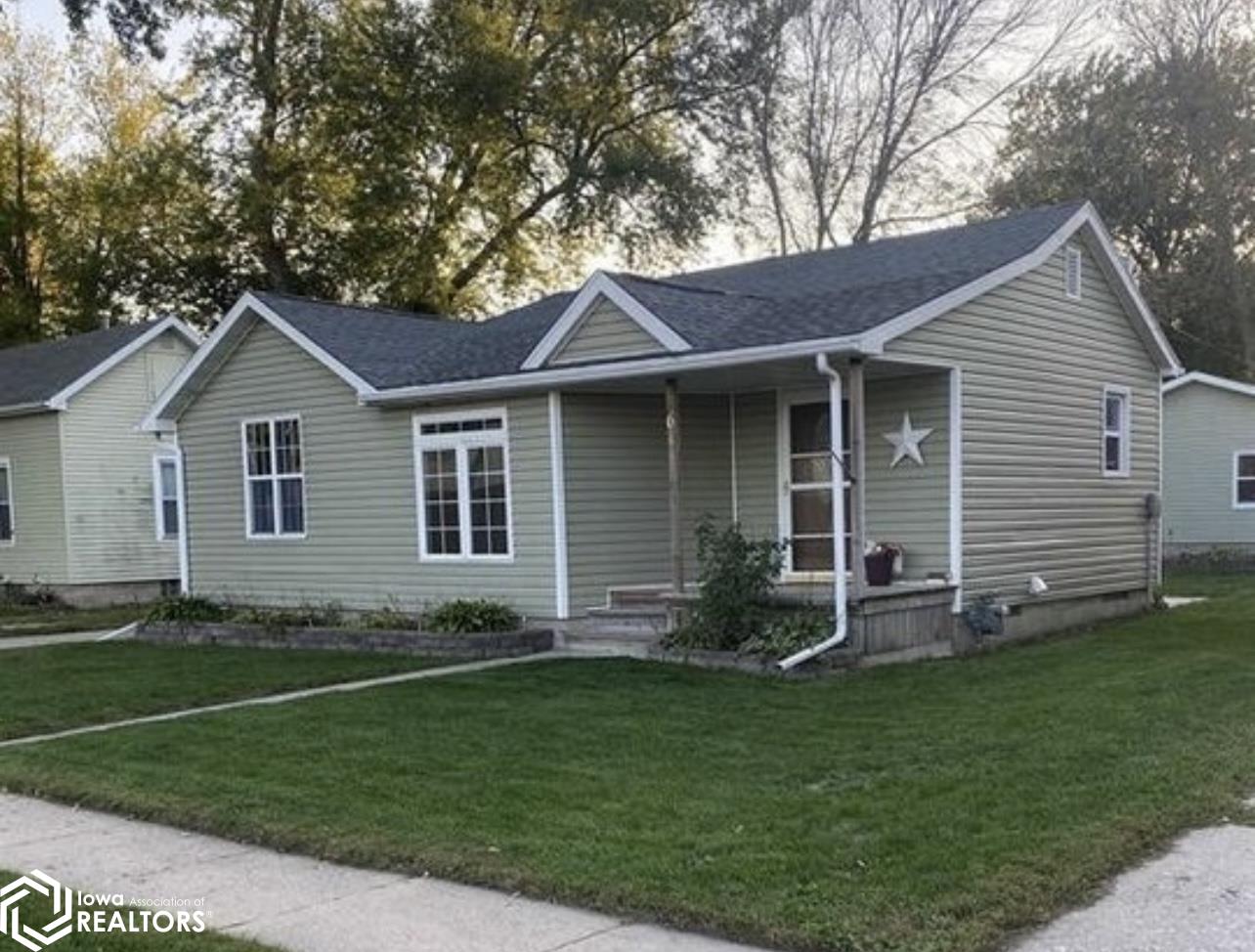 611 14th, Clear Lake, Iowa 50428, 2 Bedrooms Bedrooms, ,1 BathroomBathrooms,Single Family,For Sale,14th,6316304