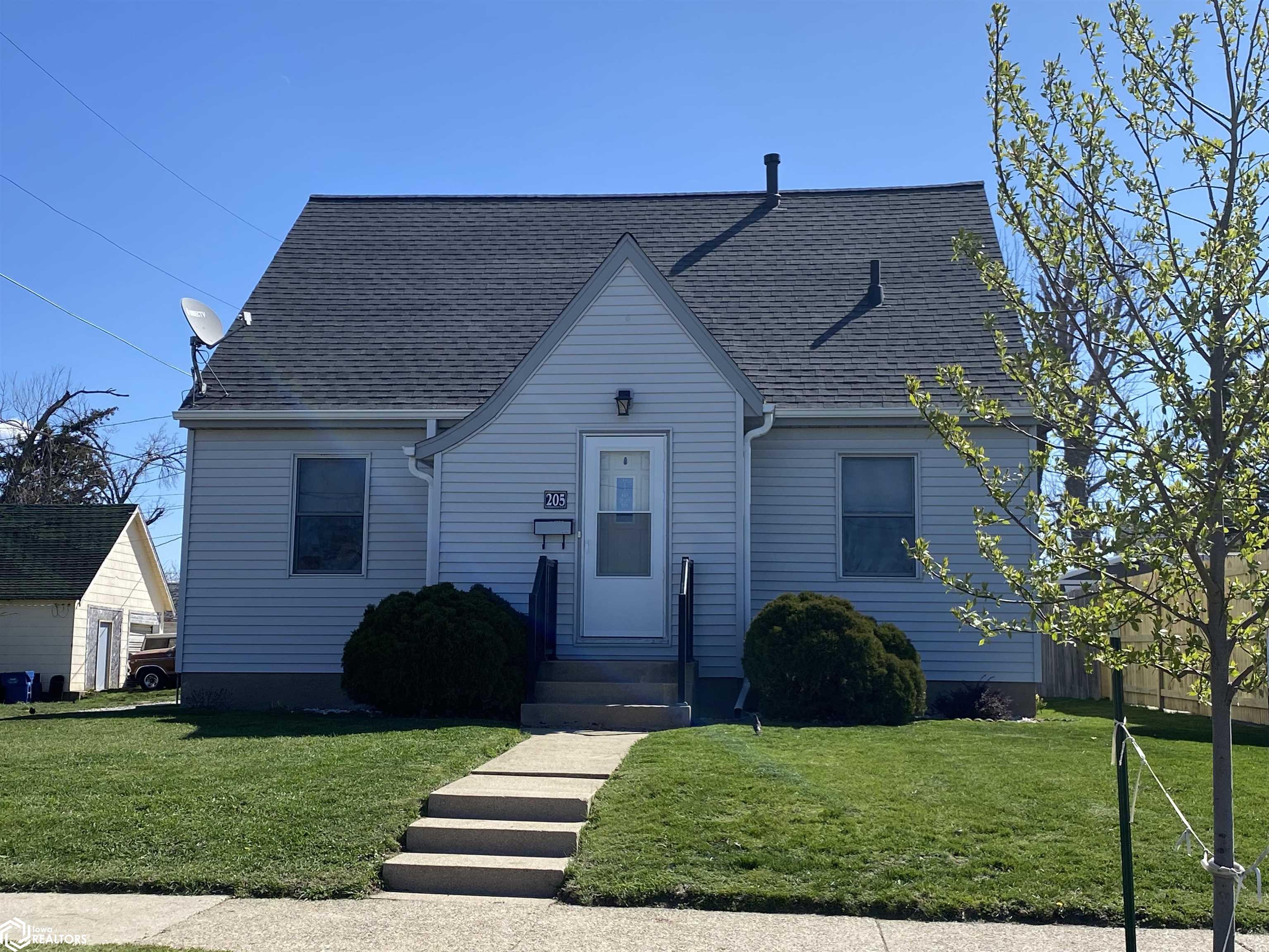205 4Th, Marshalltown, Iowa 50158, 3 Bedrooms Bedrooms, ,1 BathroomBathrooms,Single Family,For Sale,4Th,6316318