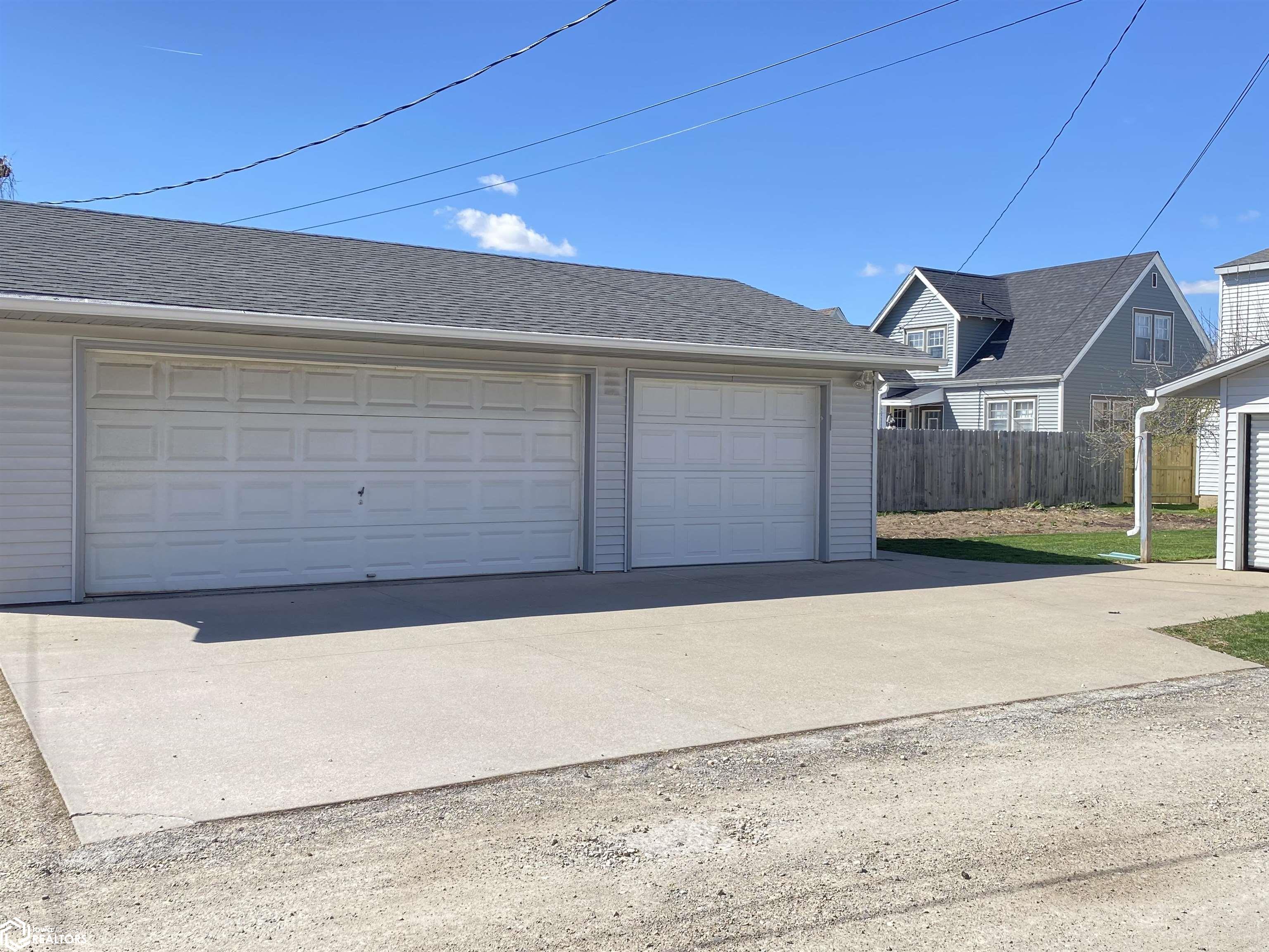 205 4Th, Marshalltown, Iowa 50158, 3 Bedrooms Bedrooms, ,1 BathroomBathrooms,Single Family,For Sale,4Th,6316318