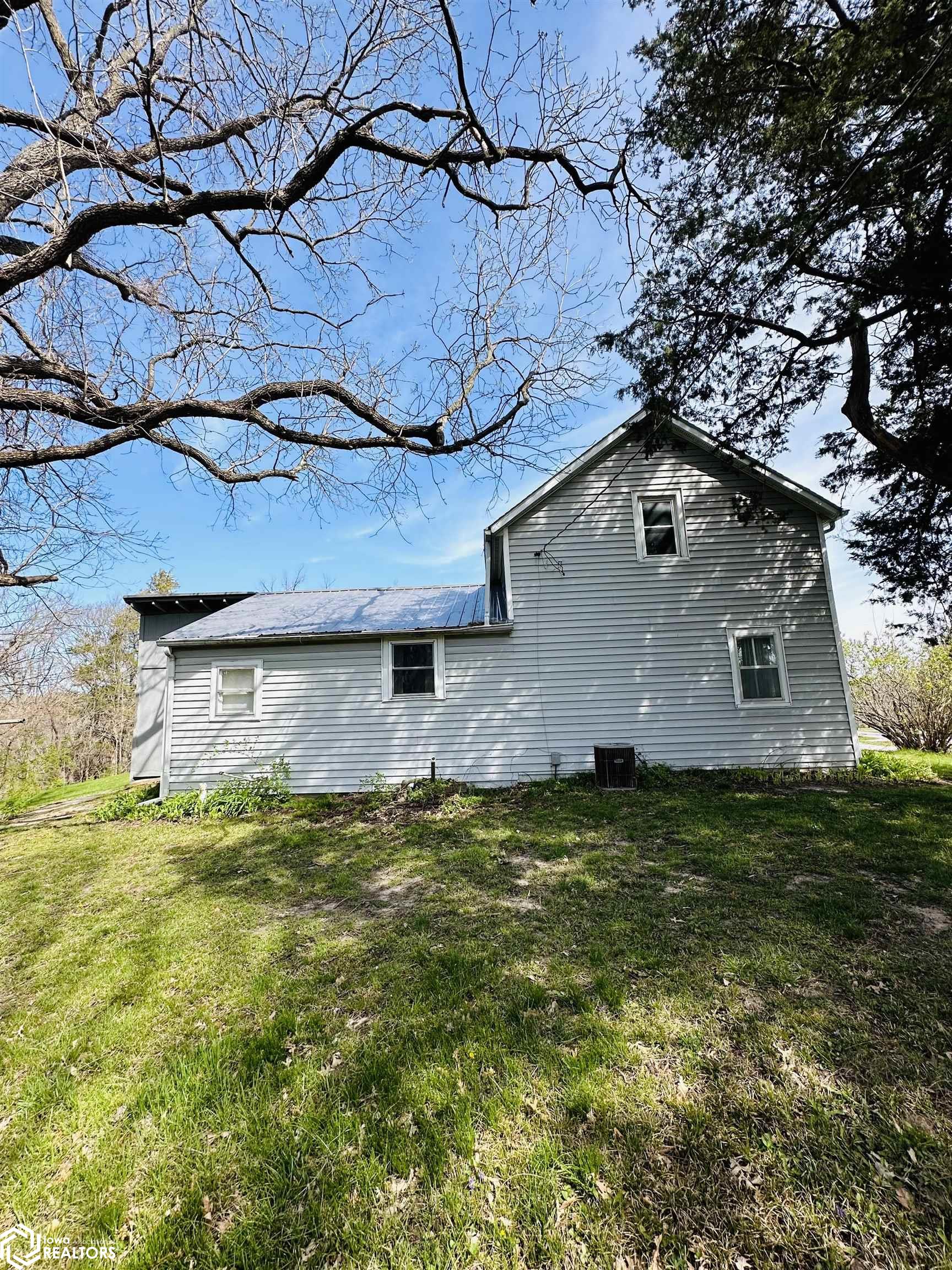 2766 St Hwy 96, Niota, Illinois 62358, 2 Bedrooms Bedrooms, ,1 BathroomBathrooms,Single Family,For Sale,St Hwy 96,6316334