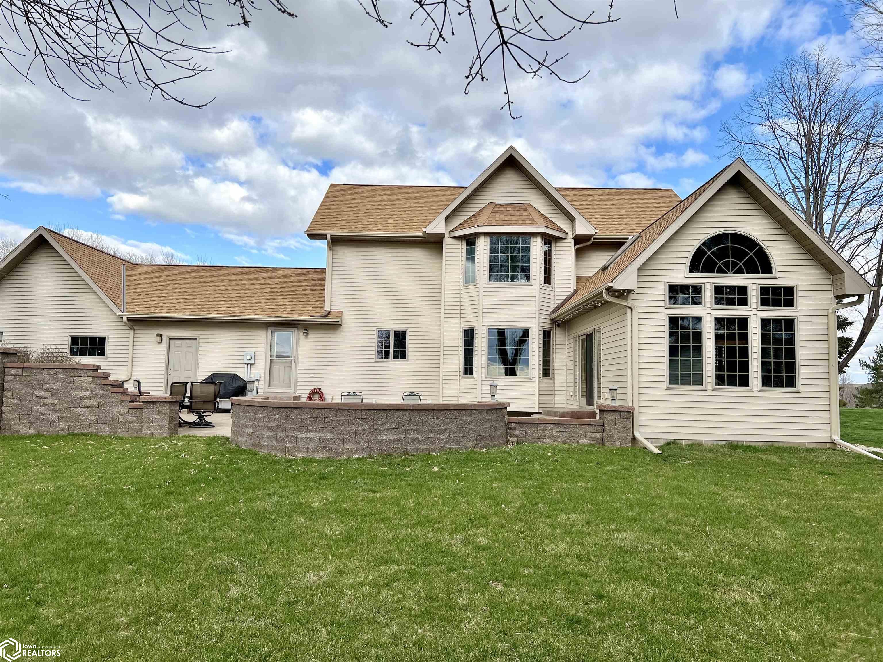 1108 Valley View Dr, Ida Grove, Iowa 51445, 4 Bedrooms Bedrooms, ,3 BathroomsBathrooms,Single Family,For Sale,Valley View Dr,6316338