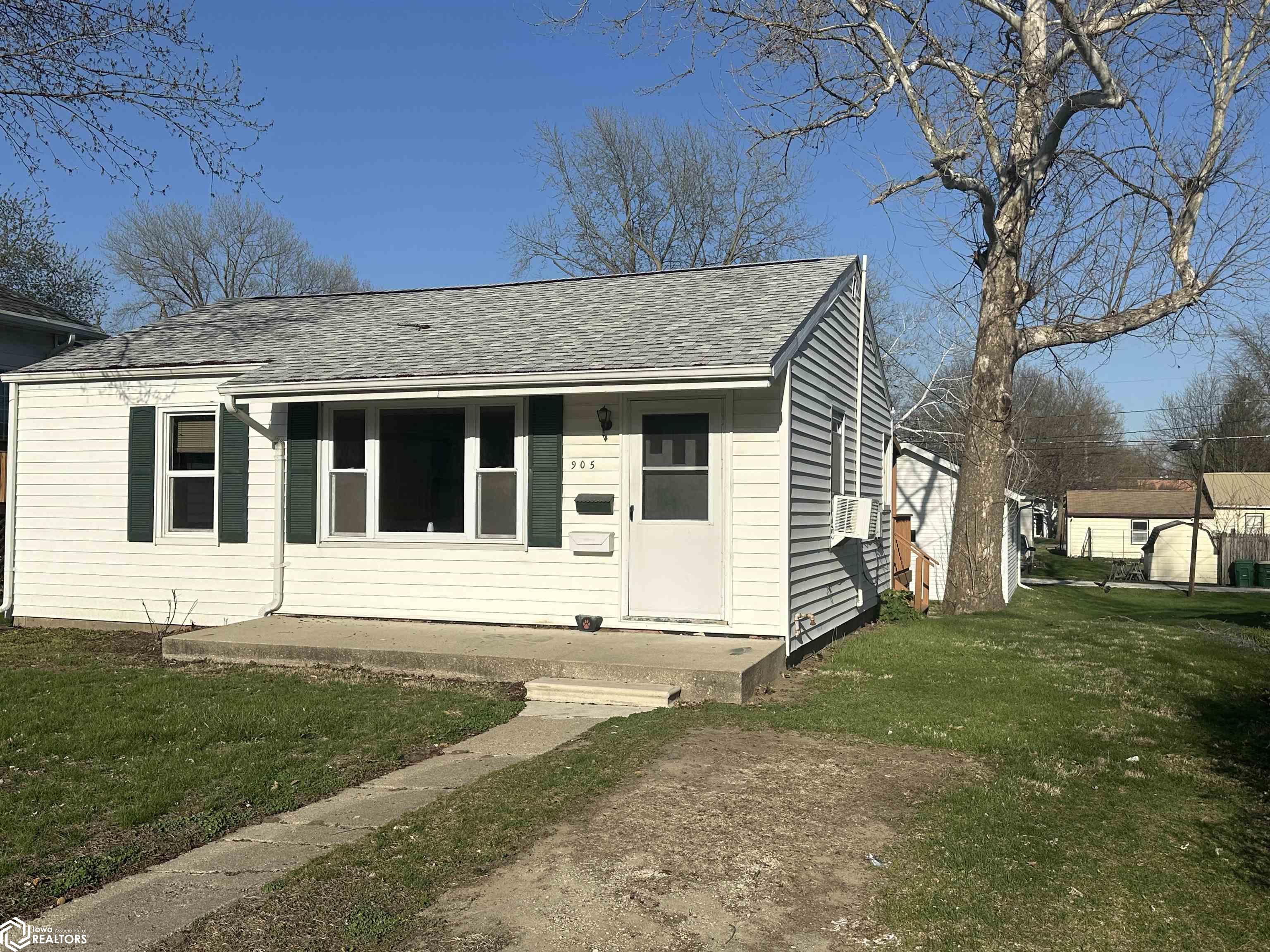 905 Division, Creston, Iowa 50801, 2 Bedrooms Bedrooms, ,Single Family,For Sale,Division,6316344