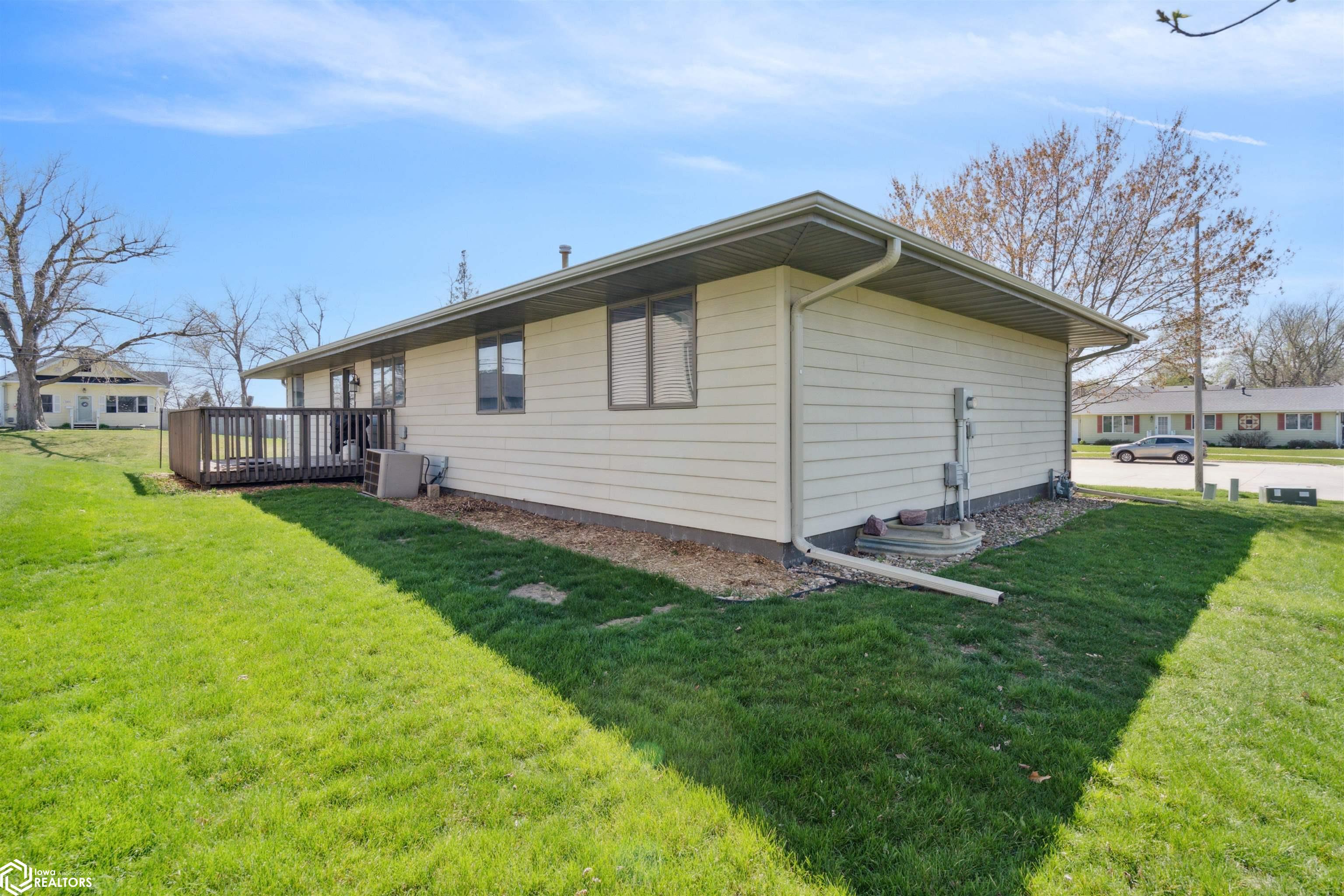 424 6th street Place, Newton, Iowa 50208, 3 Bedrooms Bedrooms, ,2 BathroomsBathrooms,Single Family,For Sale,6th street Place,6316347