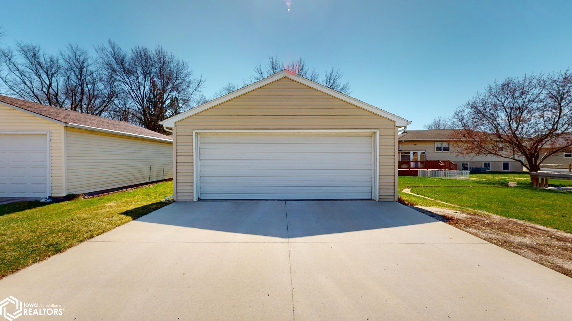 422 28th, Mason City, Iowa 50401, 3 Bedrooms Bedrooms, ,1 BathroomBathrooms,Single Family,For Sale,28th,6316350
