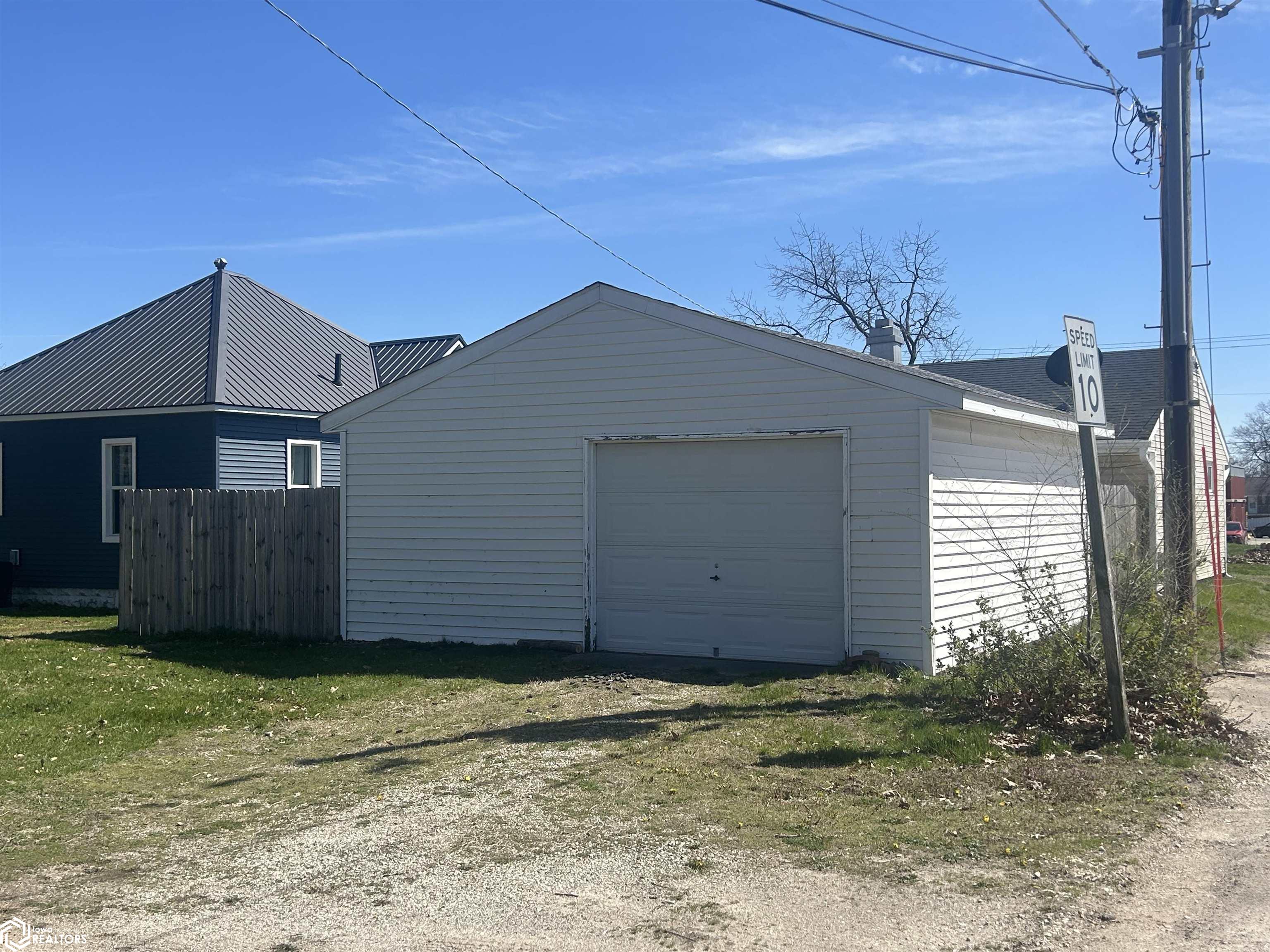 3405 Avenue L, Fort Madison, Iowa 52627, 2 Bedrooms Bedrooms, ,Single Family,For Sale,Avenue L,6316351