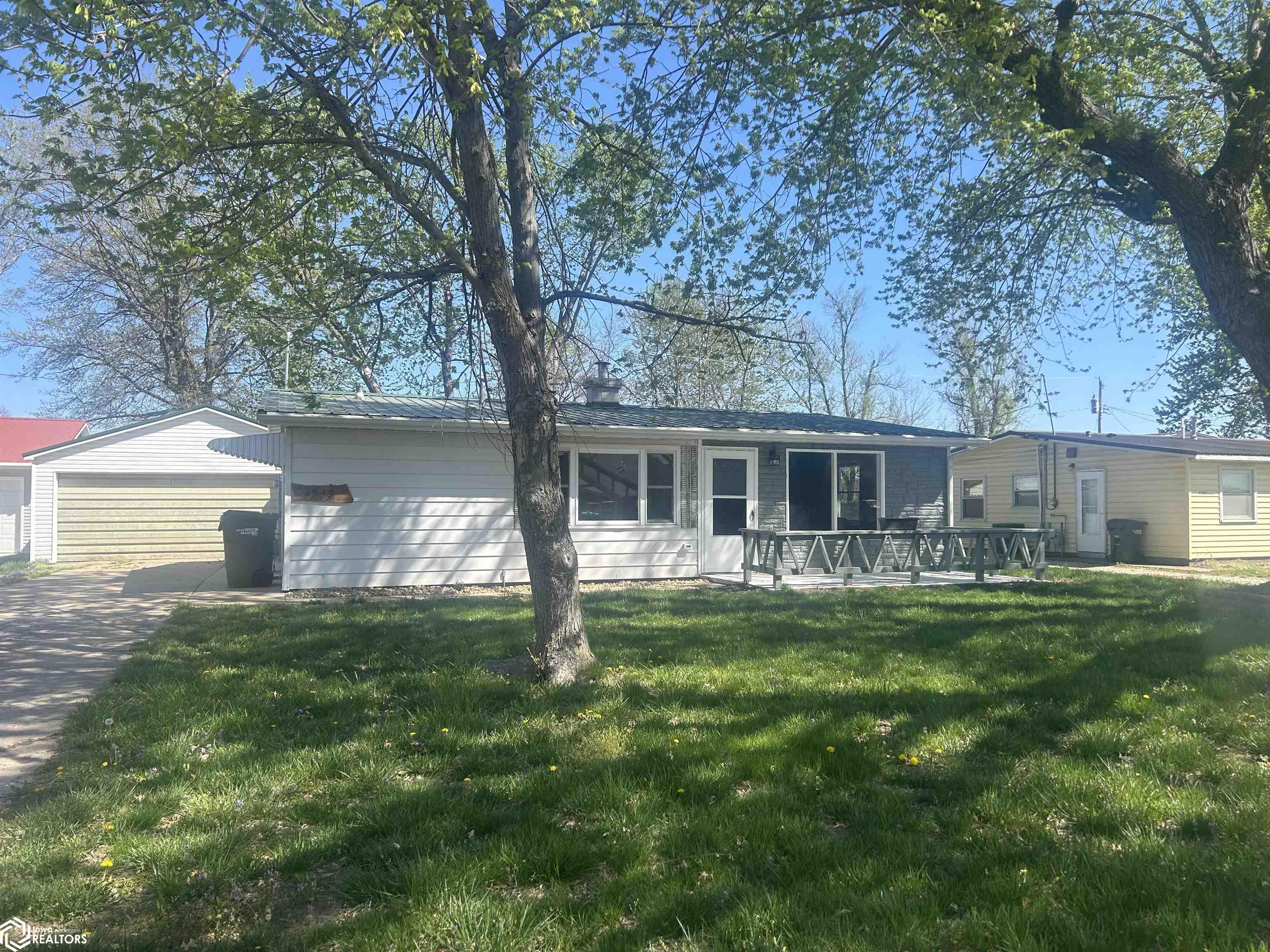 4515 Avenue L, Fort Madison, Iowa 52627, 2 Bedrooms Bedrooms, ,1 BathroomBathrooms,Single Family,For Sale,Avenue L,6316365