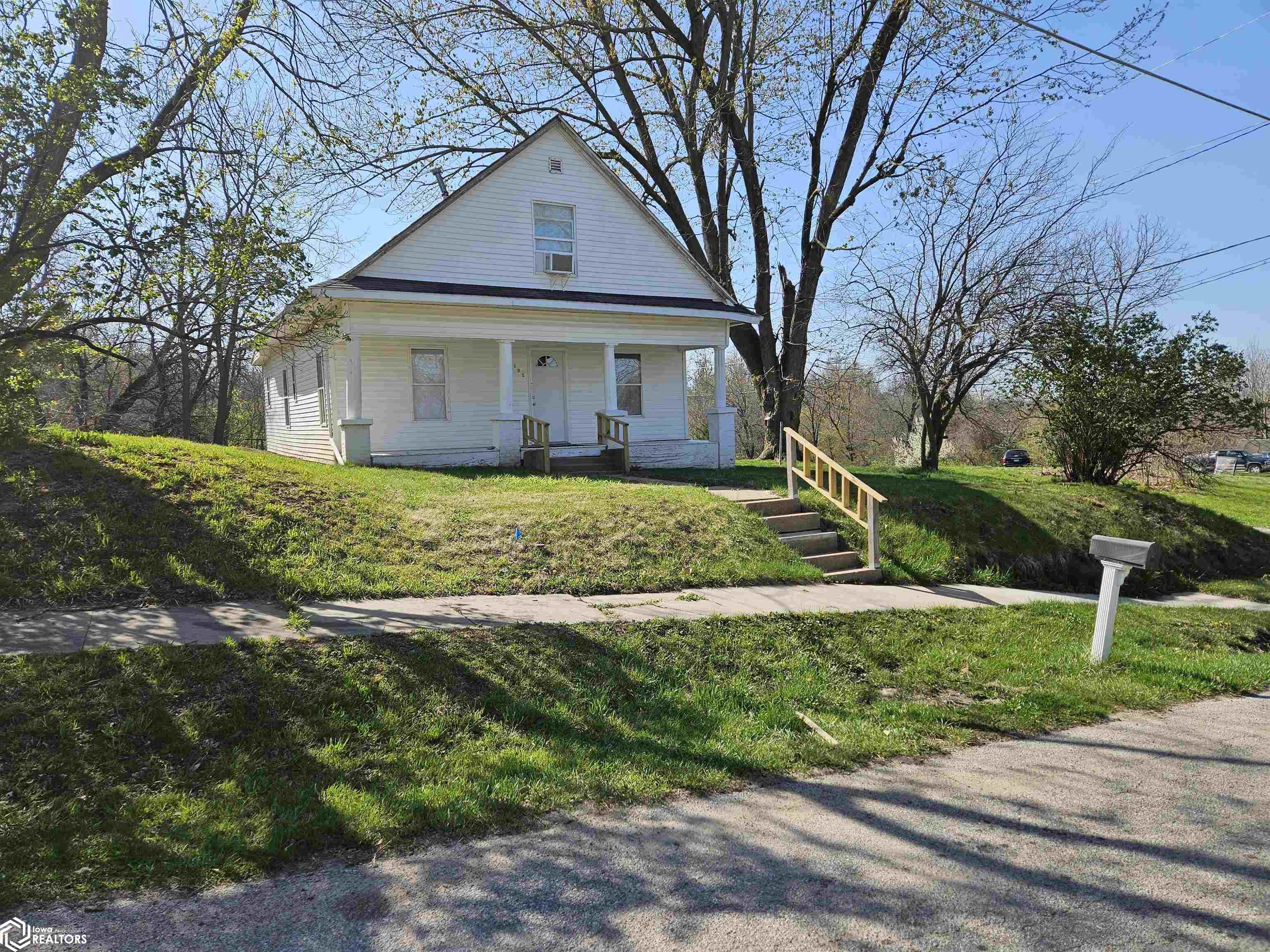 302 Graves, Ottumwa, Iowa 52501, 3 Bedrooms Bedrooms, ,Single Family,For Sale,Graves,6316372