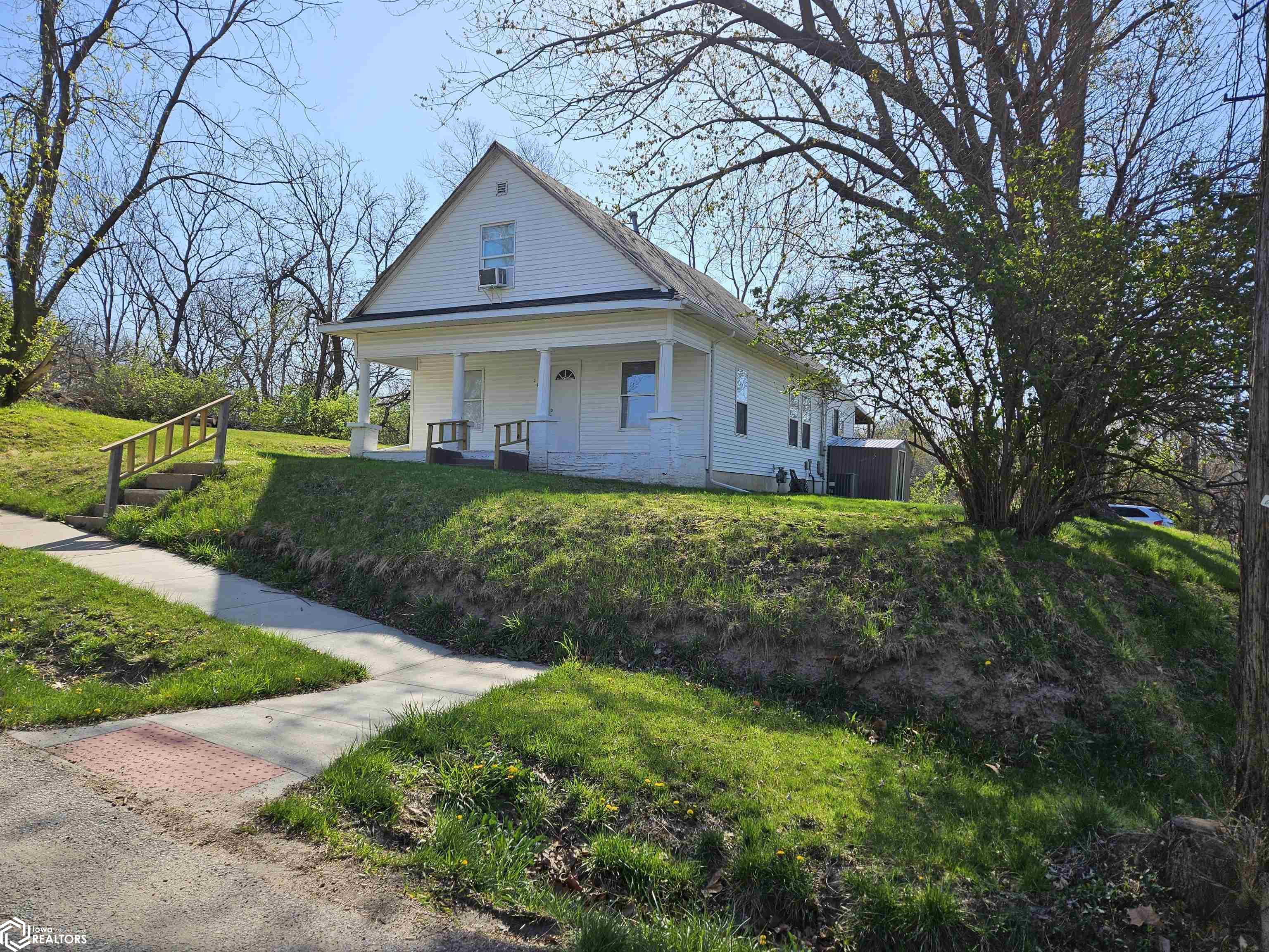 302 Graves, Ottumwa, Iowa 52501, 3 Bedrooms Bedrooms, ,Single Family,For Sale,Graves,6316372