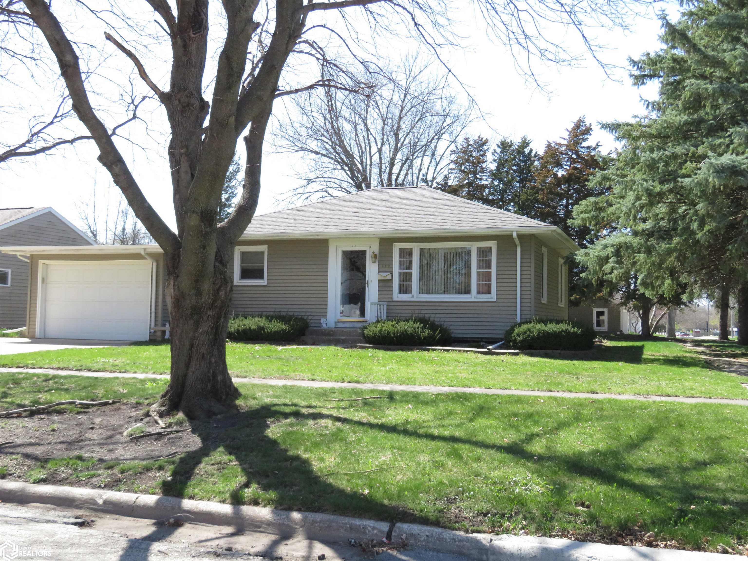320 8th, Clarion, Iowa 50525, 2 Bedrooms Bedrooms, ,1 BathroomBathrooms,Single Family,For Sale,8th,6316375