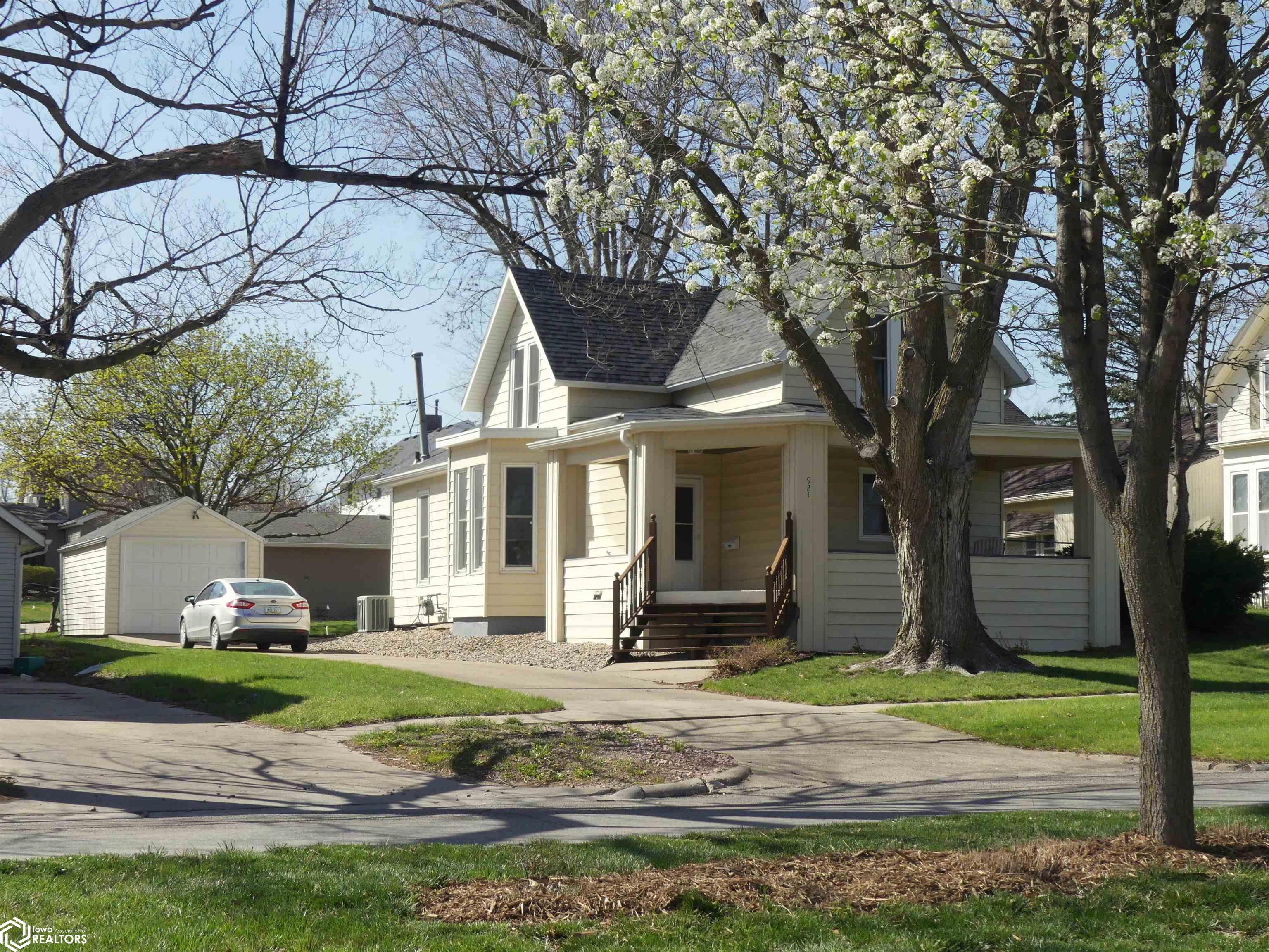 921 Main, Carroll, Iowa 51401, 4 Bedrooms Bedrooms, ,1 BathroomBathrooms,Single Family,For Sale,Main,6316408