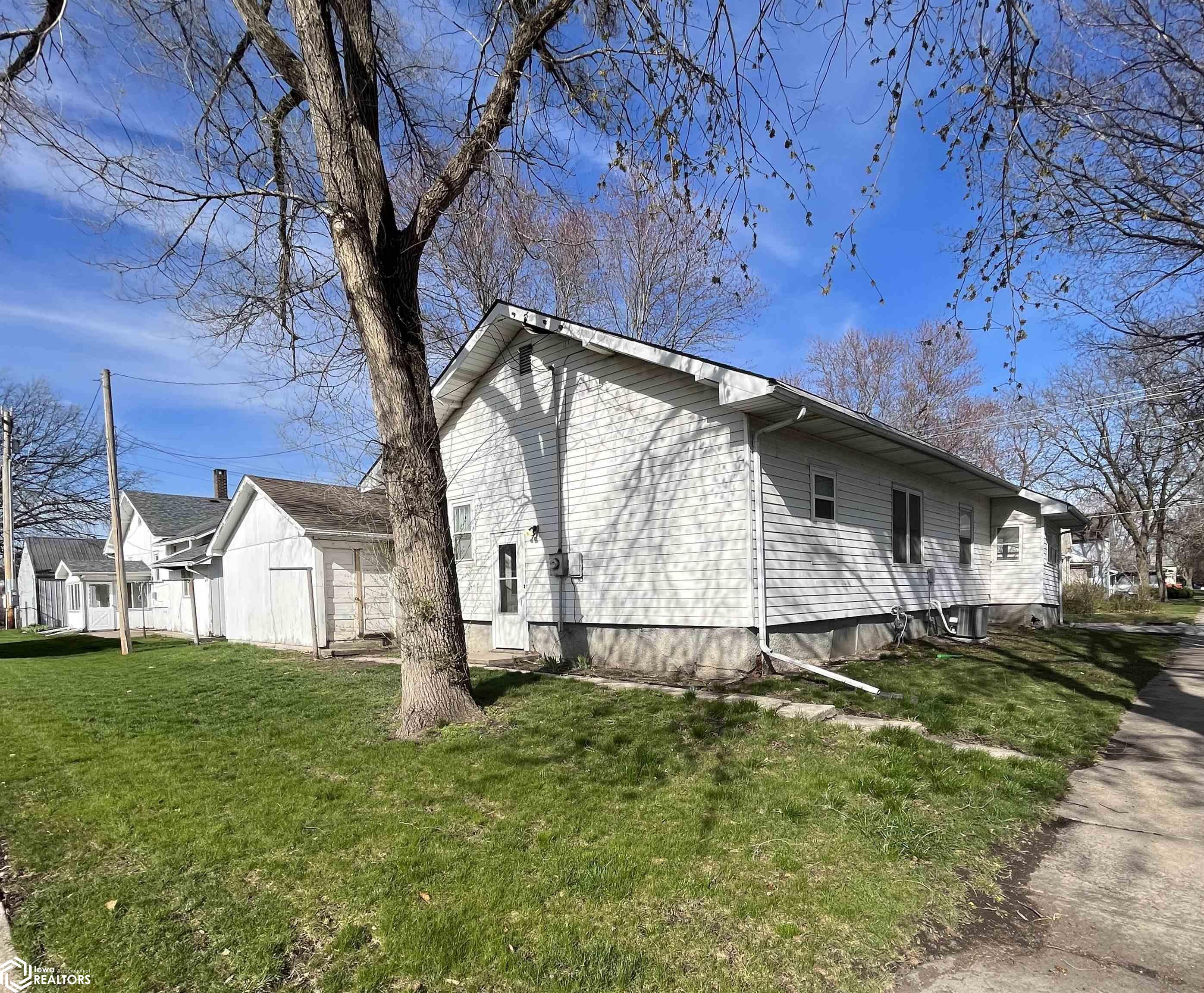 22 3rd, Albia, Iowa 52531, 3 Bedrooms Bedrooms, ,1 BathroomBathrooms,Single Family,For Sale,3rd,6316422