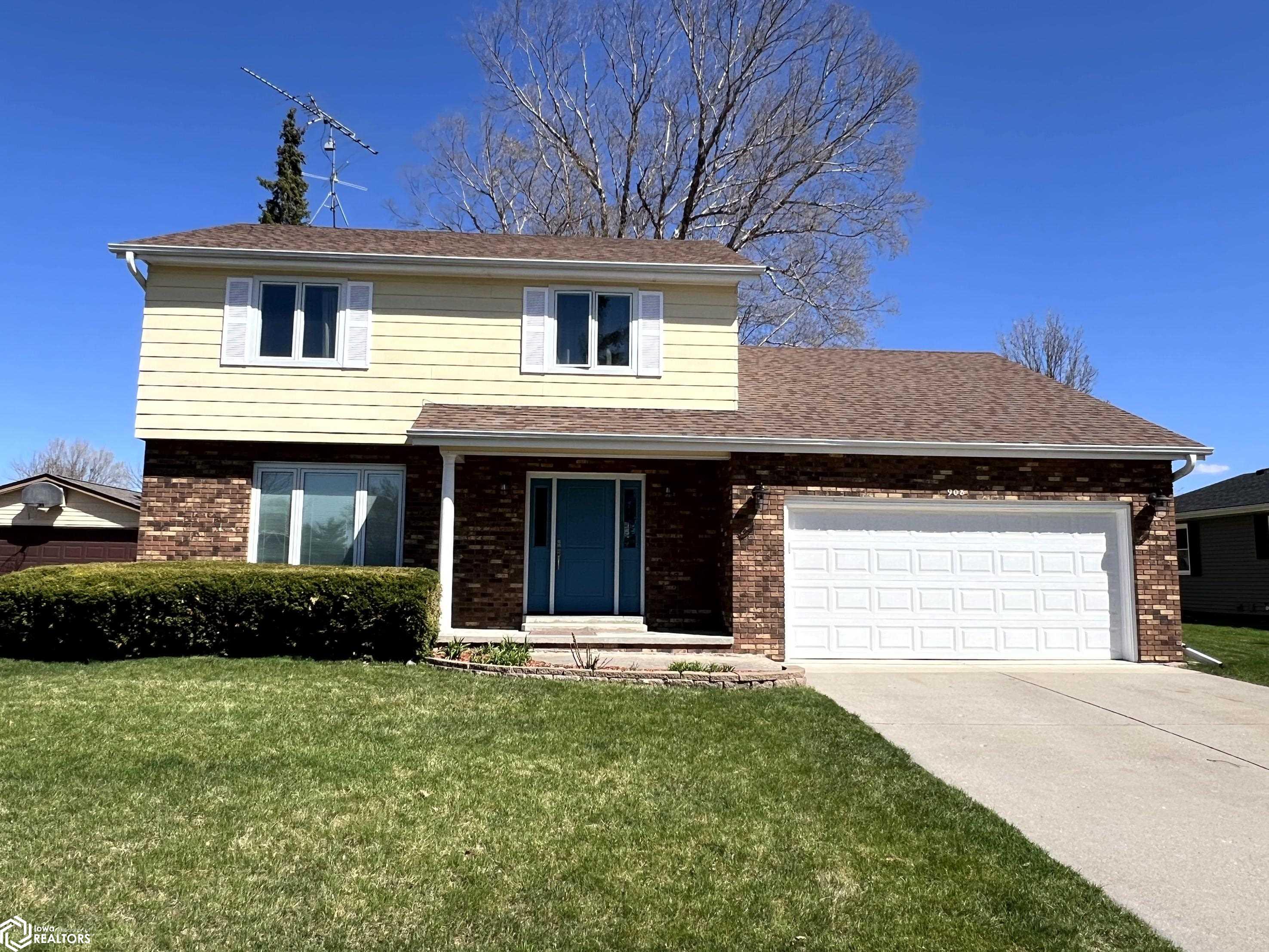 908 18th, Newton, Iowa 50208, 4 Bedrooms Bedrooms, ,1 BathroomBathrooms,Single Family,For Sale,18th,6316434