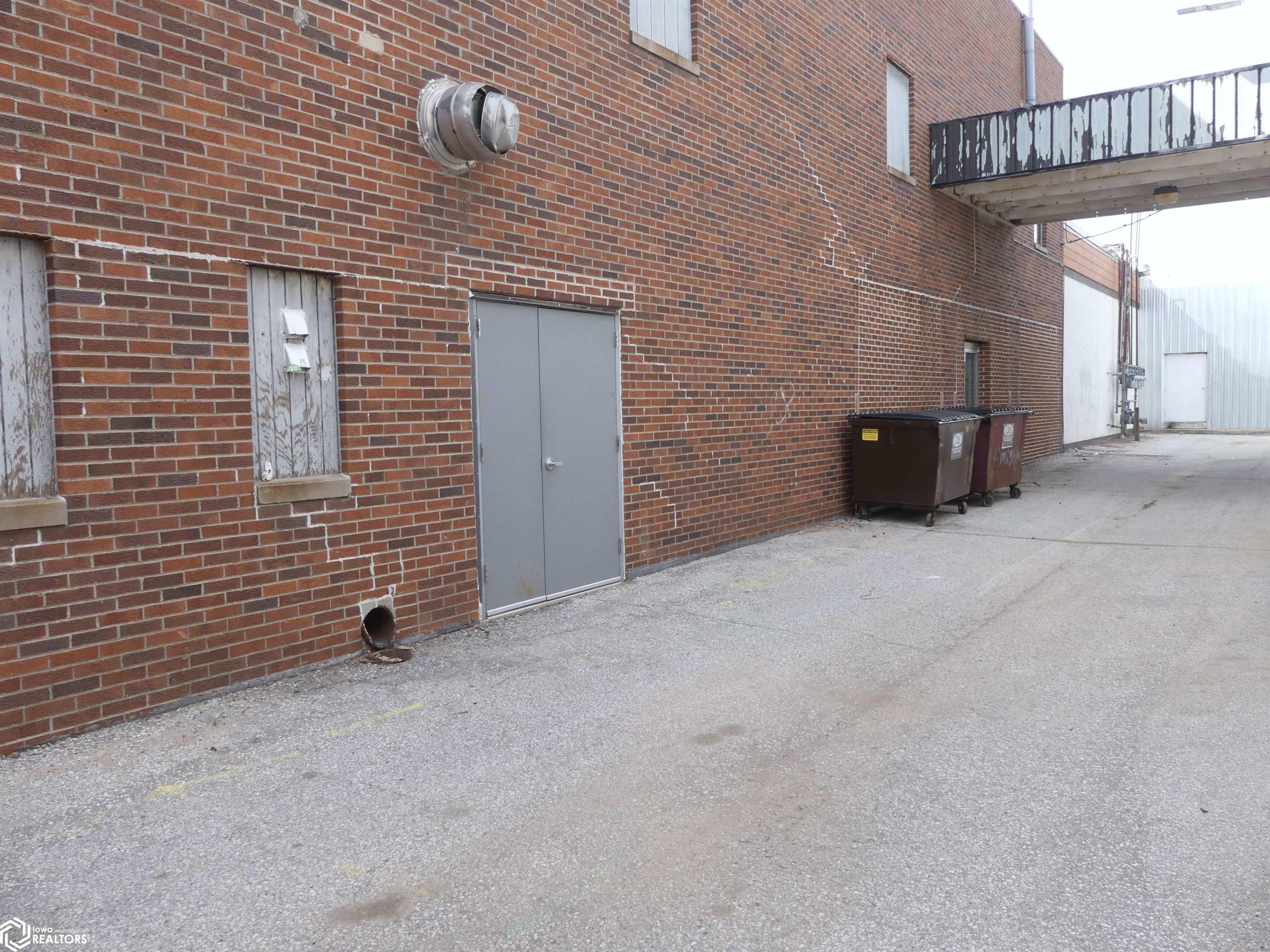 216 5Th, Carroll, Iowa 51401, ,Commercial (5+ Units),For Sale,5Th,6316532