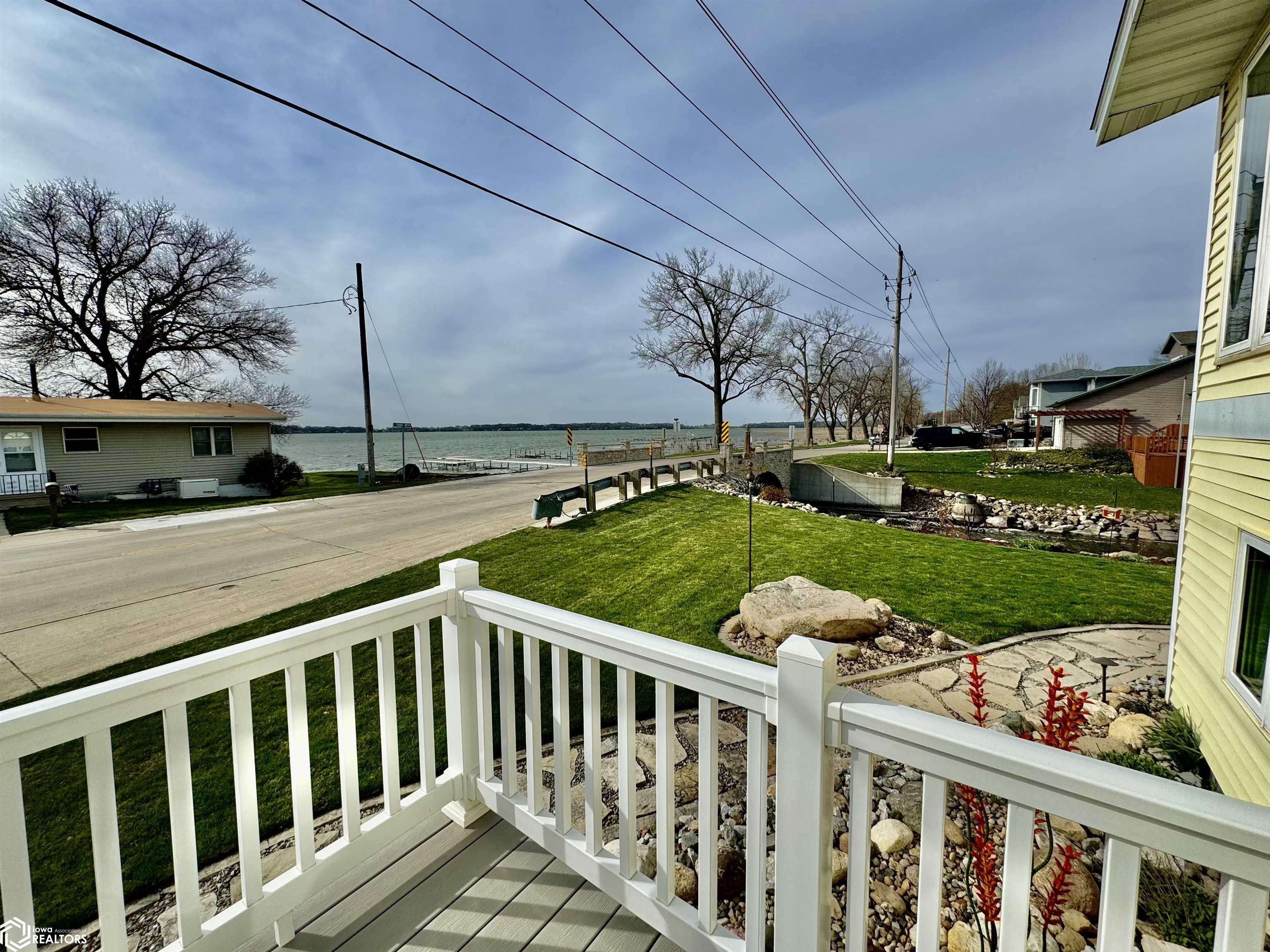 4674 N Shore Dr, Clear Lake, Iowa 50428, 3 Bedrooms Bedrooms, ,1 BathroomBathrooms,Single Family,For Sale,N Shore Dr,6316604