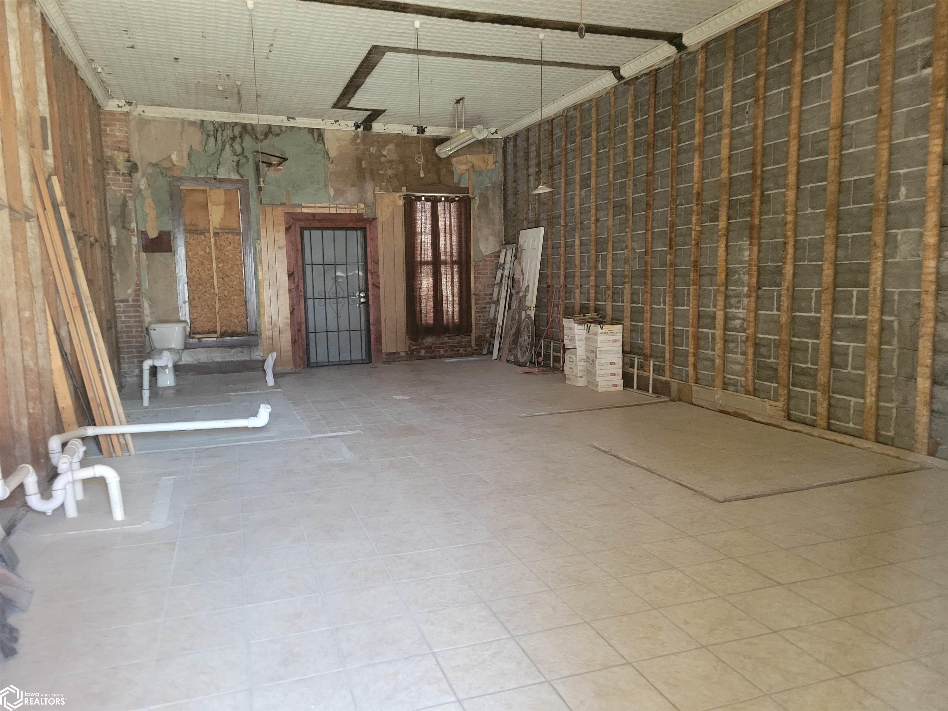 110 Madison, Mount Ayr, Iowa 50854, ,Commercial (5+ Units),For Sale,Madison,6316622