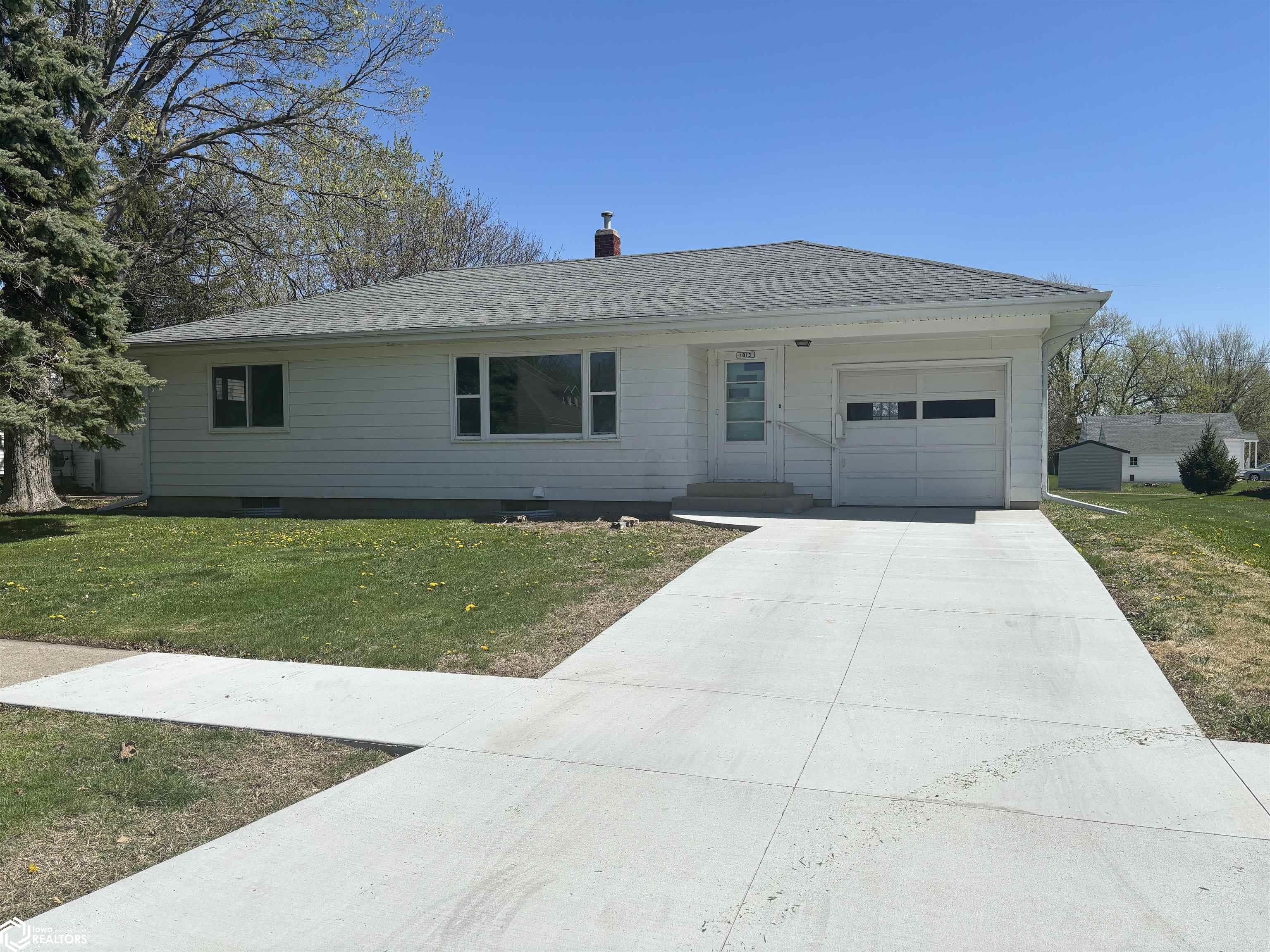 1813 12Th, Eldora, Iowa 50627, 2 Bedrooms Bedrooms, ,Single Family,For Sale,12Th,6316672