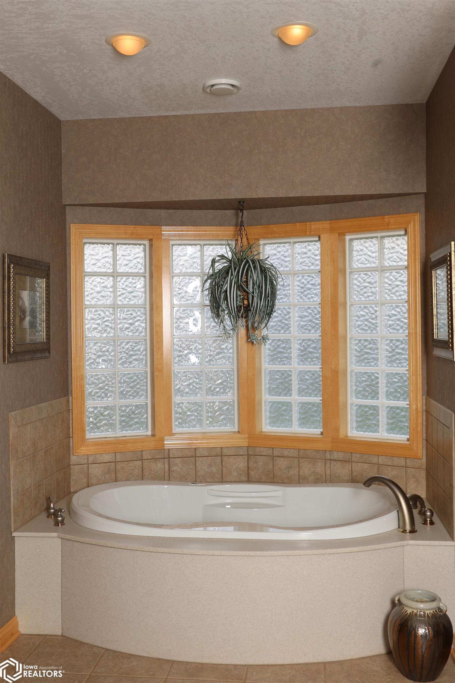 2504 Country Oaks Drive, Atlantic, Iowa image 39