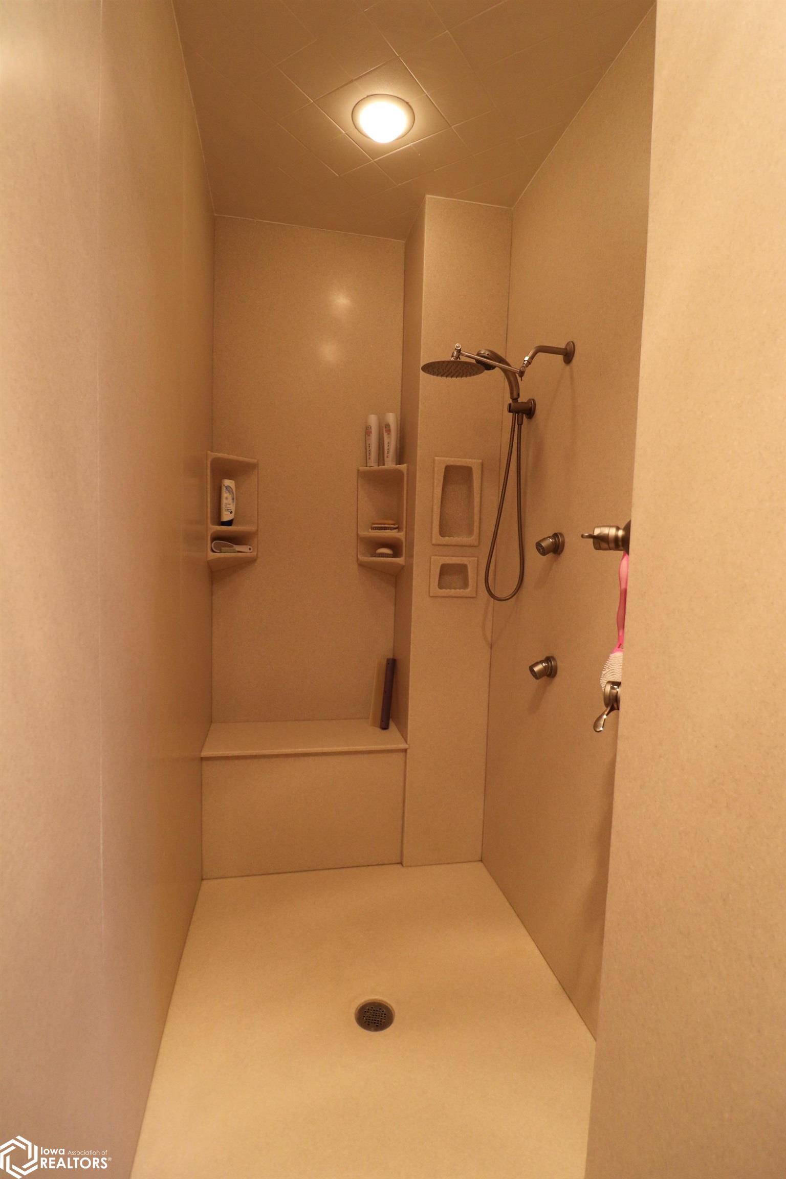2504 Country Oaks Drive, Atlantic, Iowa image 45
