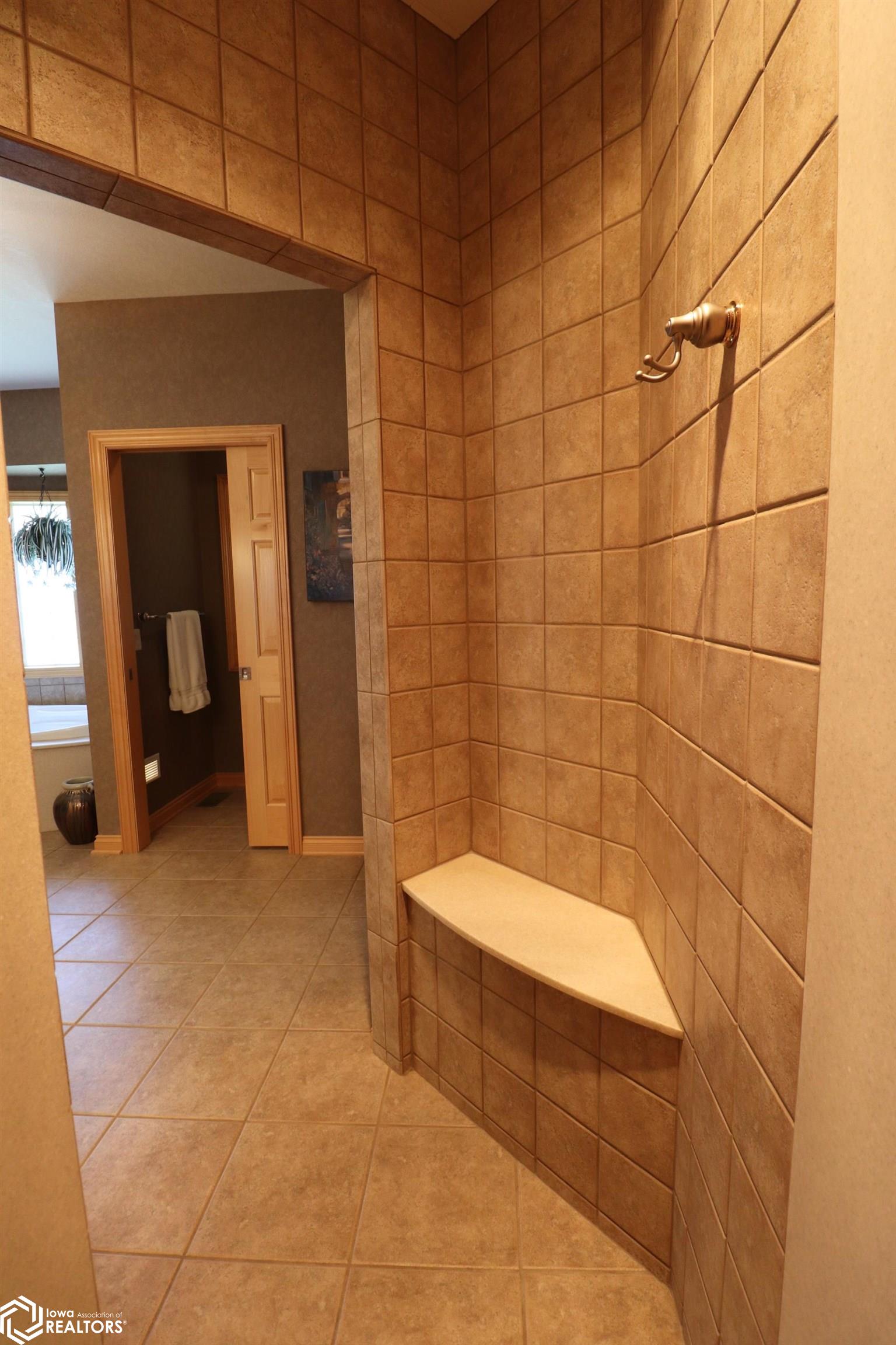 2504 Country Oaks Drive, Atlantic, Iowa image 46