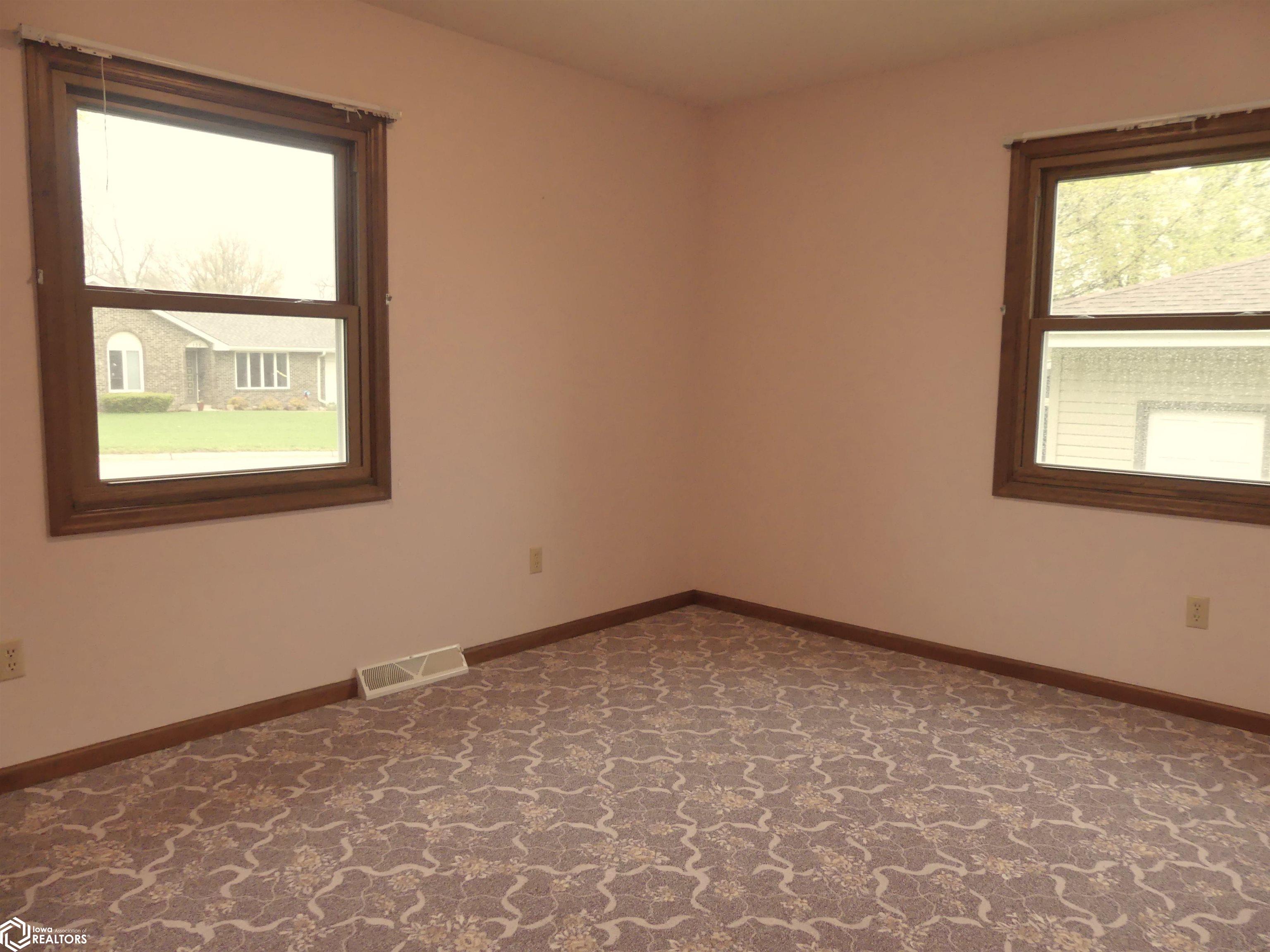 130 Lynn, Carroll, Iowa 51401, 4 Bedrooms Bedrooms, ,Single Family,For Sale,Lynn,6316756
