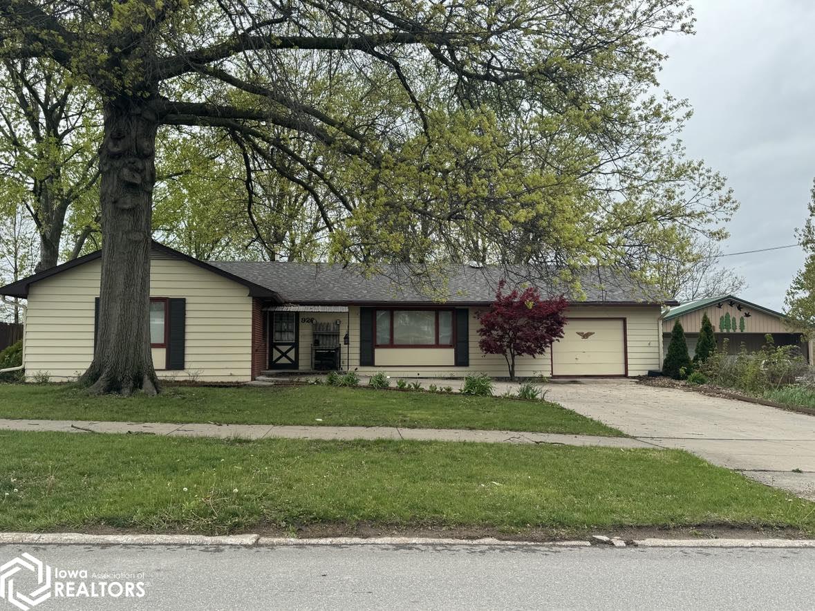 926 Main, Centerville, Iowa 52544, 4 Bedrooms Bedrooms, ,1 BathroomBathrooms,Single Family,For Sale,Main,6316762
