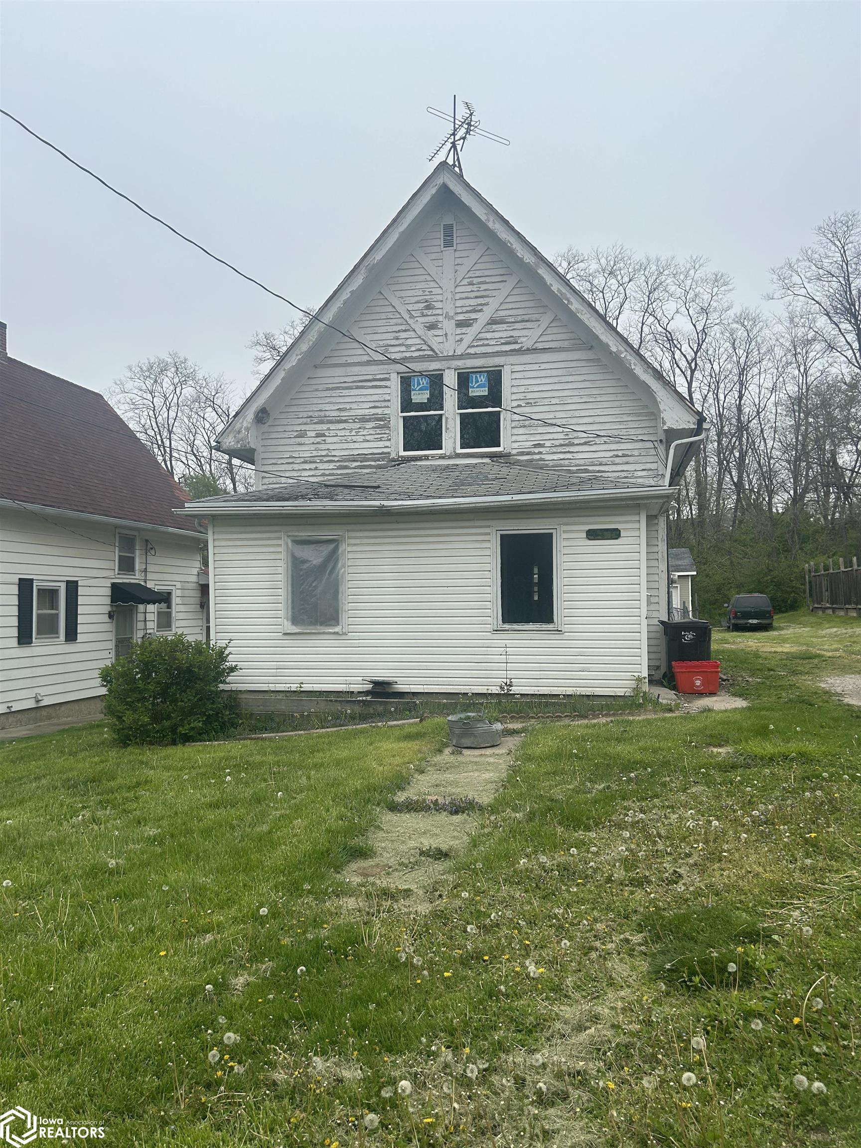 717 Fifth, Ottumwa, Iowa 52501, 2 Bedrooms Bedrooms, ,1 BathroomBathrooms,Single Family,For Sale,Fifth,6316763