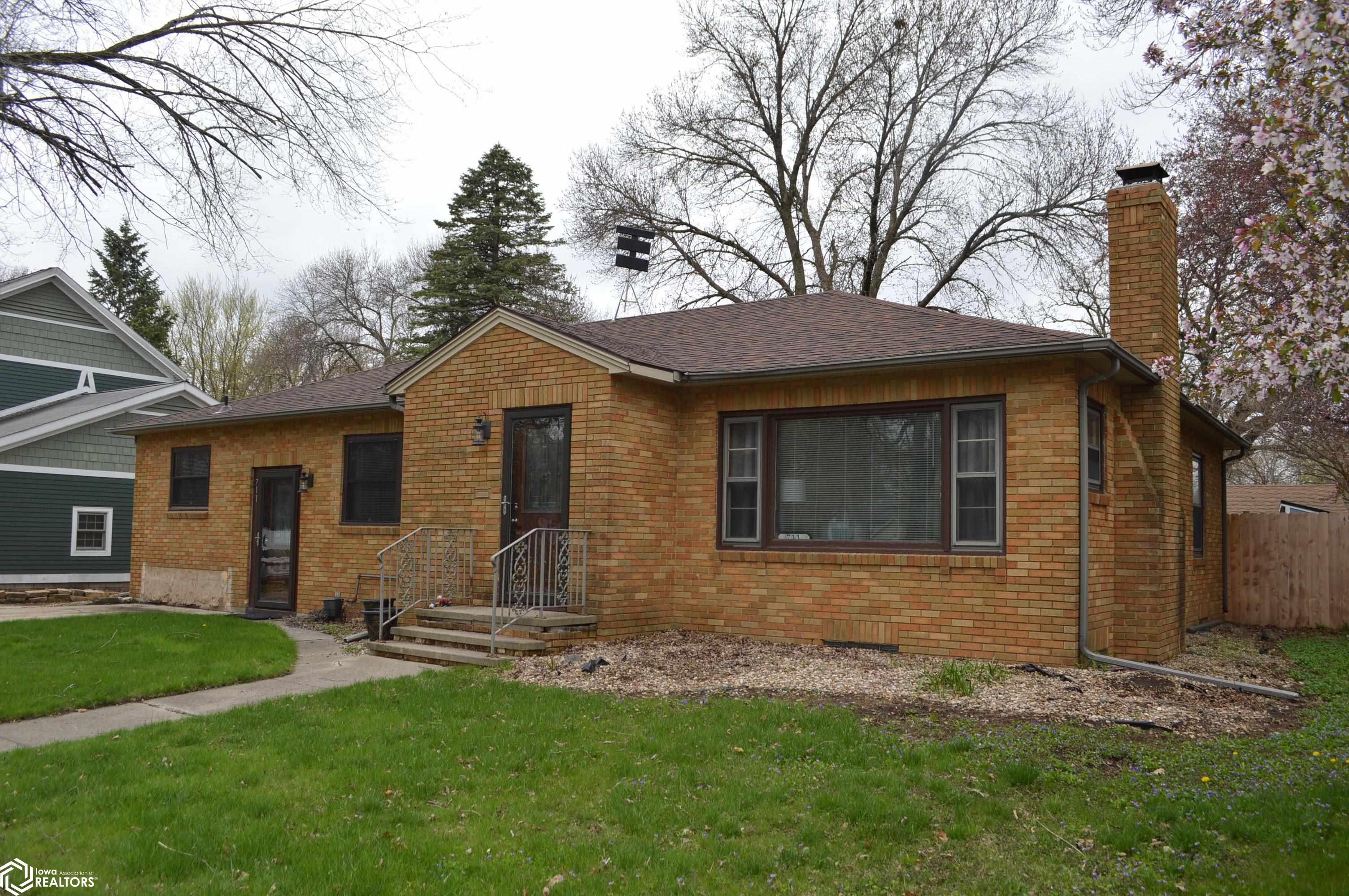 711 4th, Clear Lake, Iowa 50428, 2 Bedrooms Bedrooms, ,1 BathroomBathrooms,Single Family,For Sale,4th,6316768