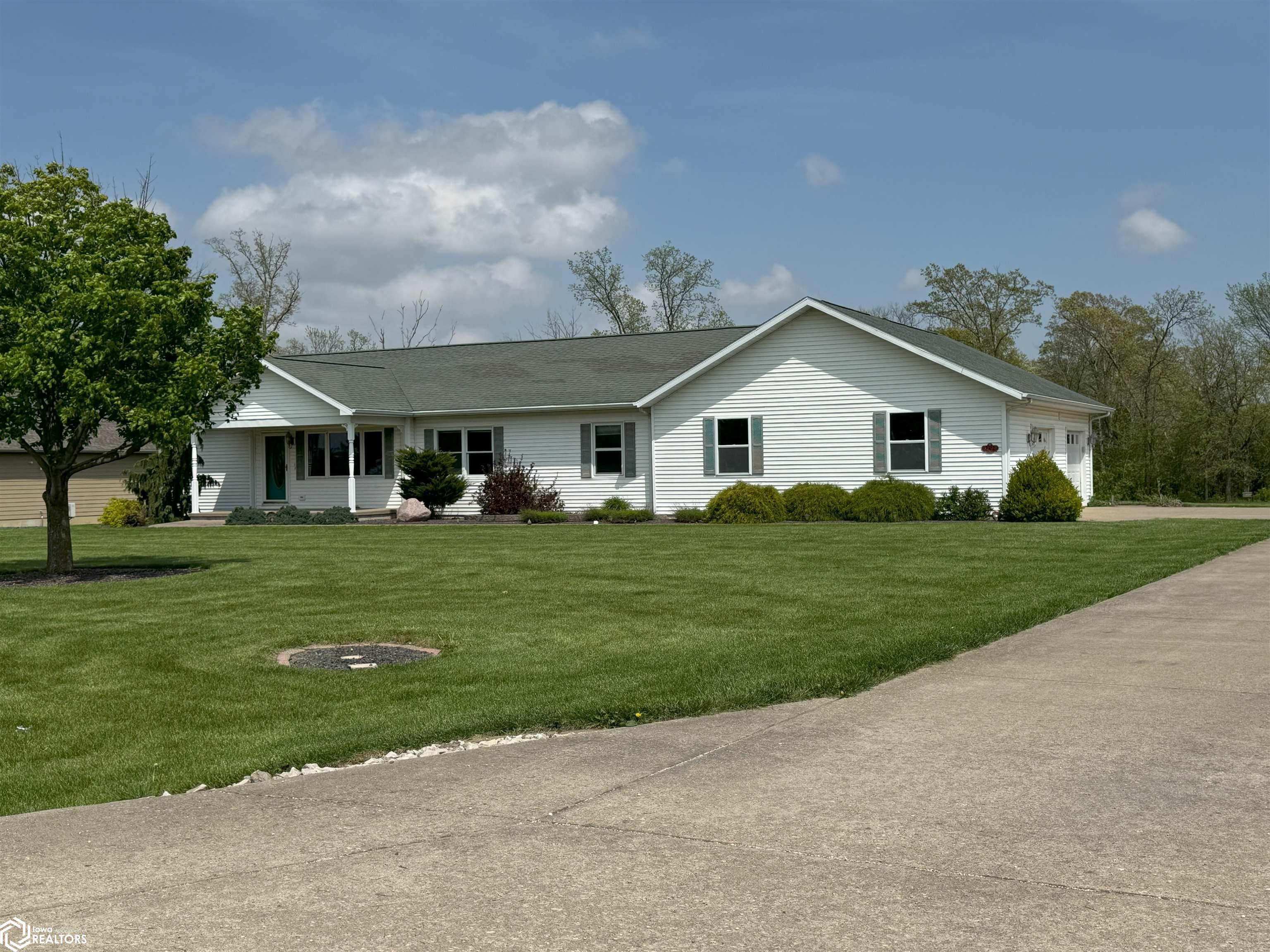 3293 Country Club, Fort Madison, Iowa 52627, 3 Bedrooms Bedrooms, ,2 BathroomsBathrooms,Single Family,For Sale,Country Club,6316781