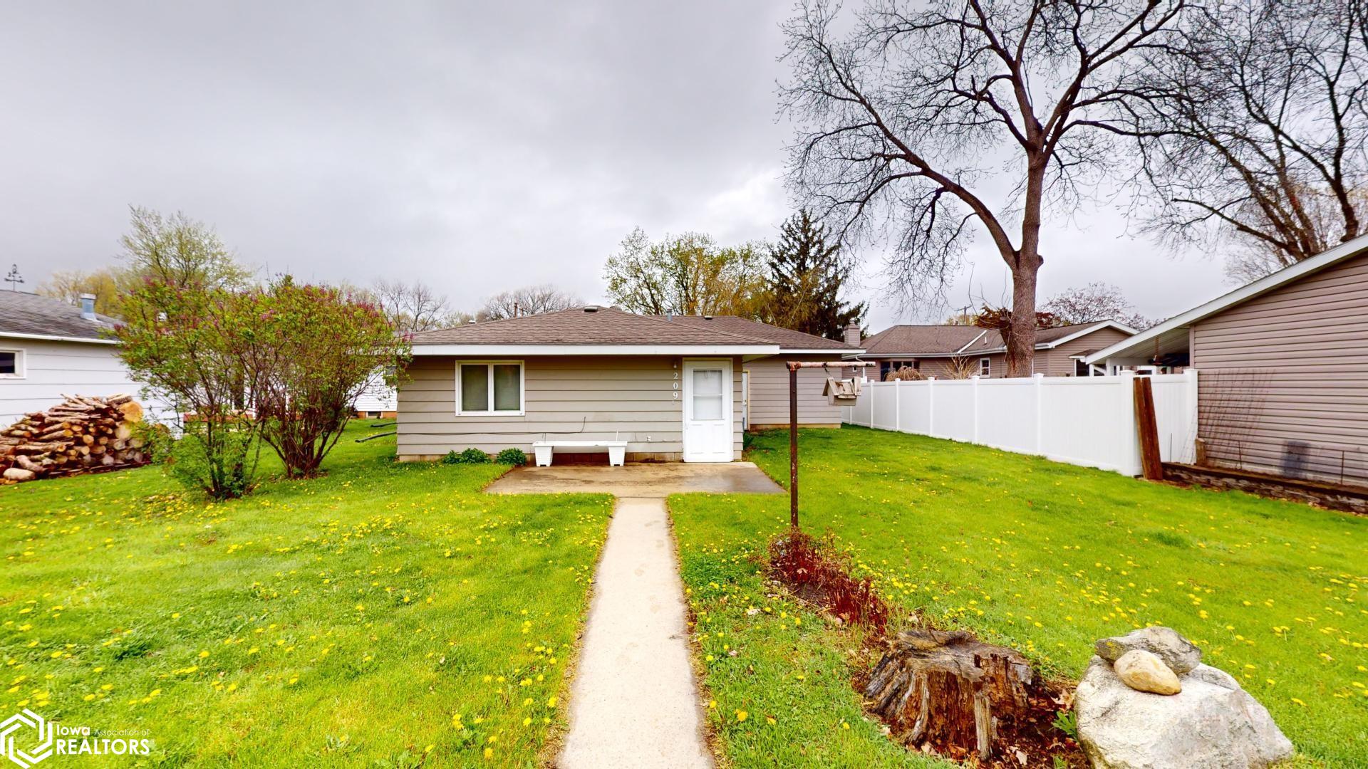 209 23Rd, Mason City, Iowa 50401, 2 Bedrooms Bedrooms, ,1 BathroomBathrooms,Single Family,For Sale,23Rd,6316790