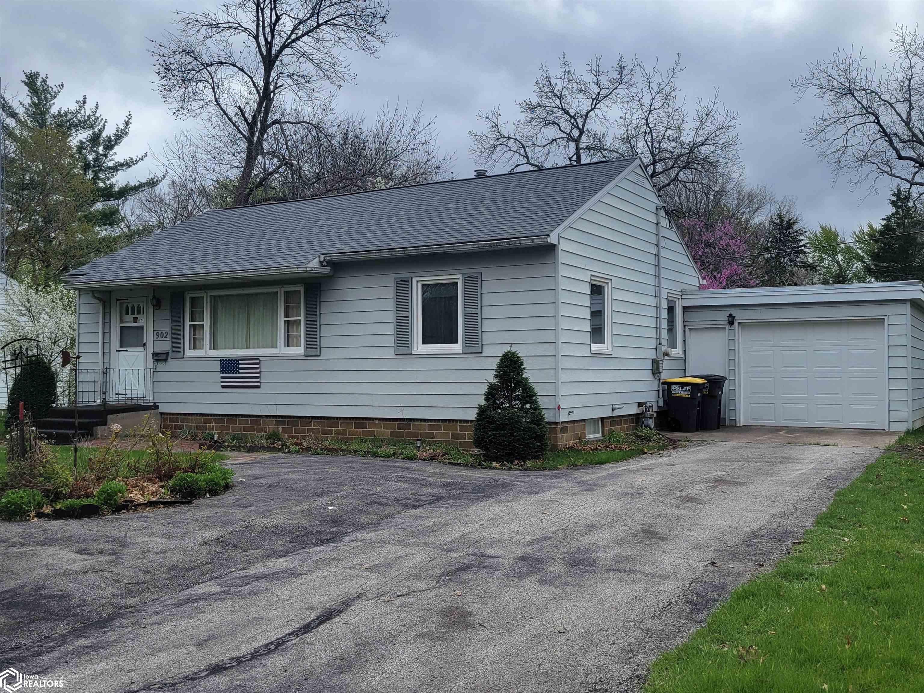 902 1St, Eagle Grove, Iowa 50533, 3 Bedrooms Bedrooms, ,1 BathroomBathrooms,Single Family,For Sale,1St,6316823