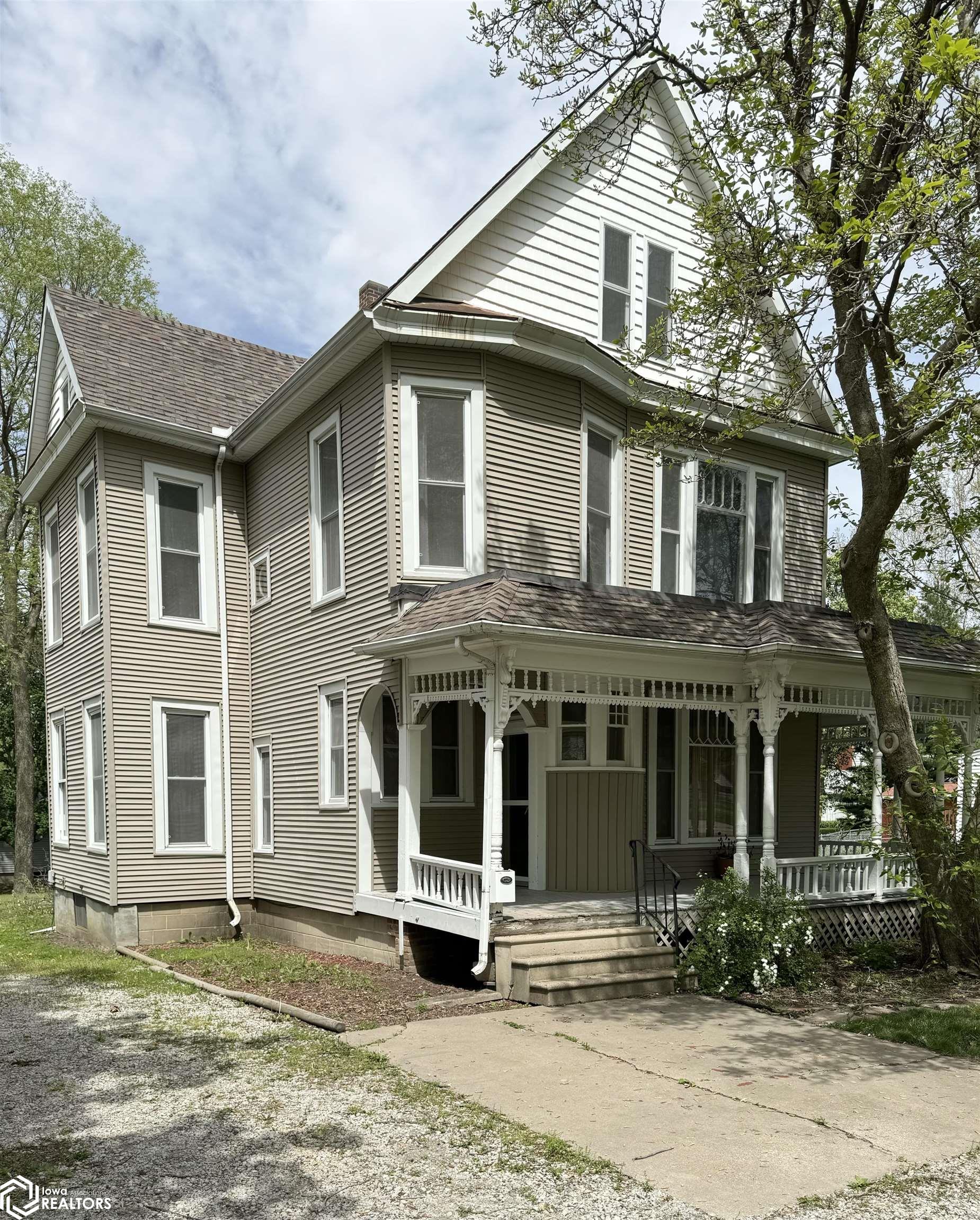 425 College Avenue, Oskaloosa, Iowa image 1