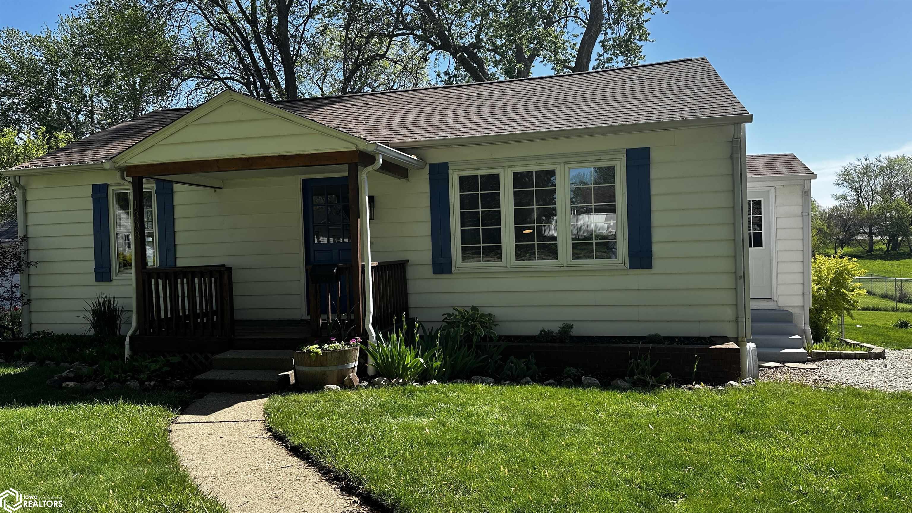 1308 2Nd, Oskaloosa, Iowa 52577, 2 Bedrooms Bedrooms, ,1 BathroomBathrooms,Single Family,For Sale,2Nd,6316962