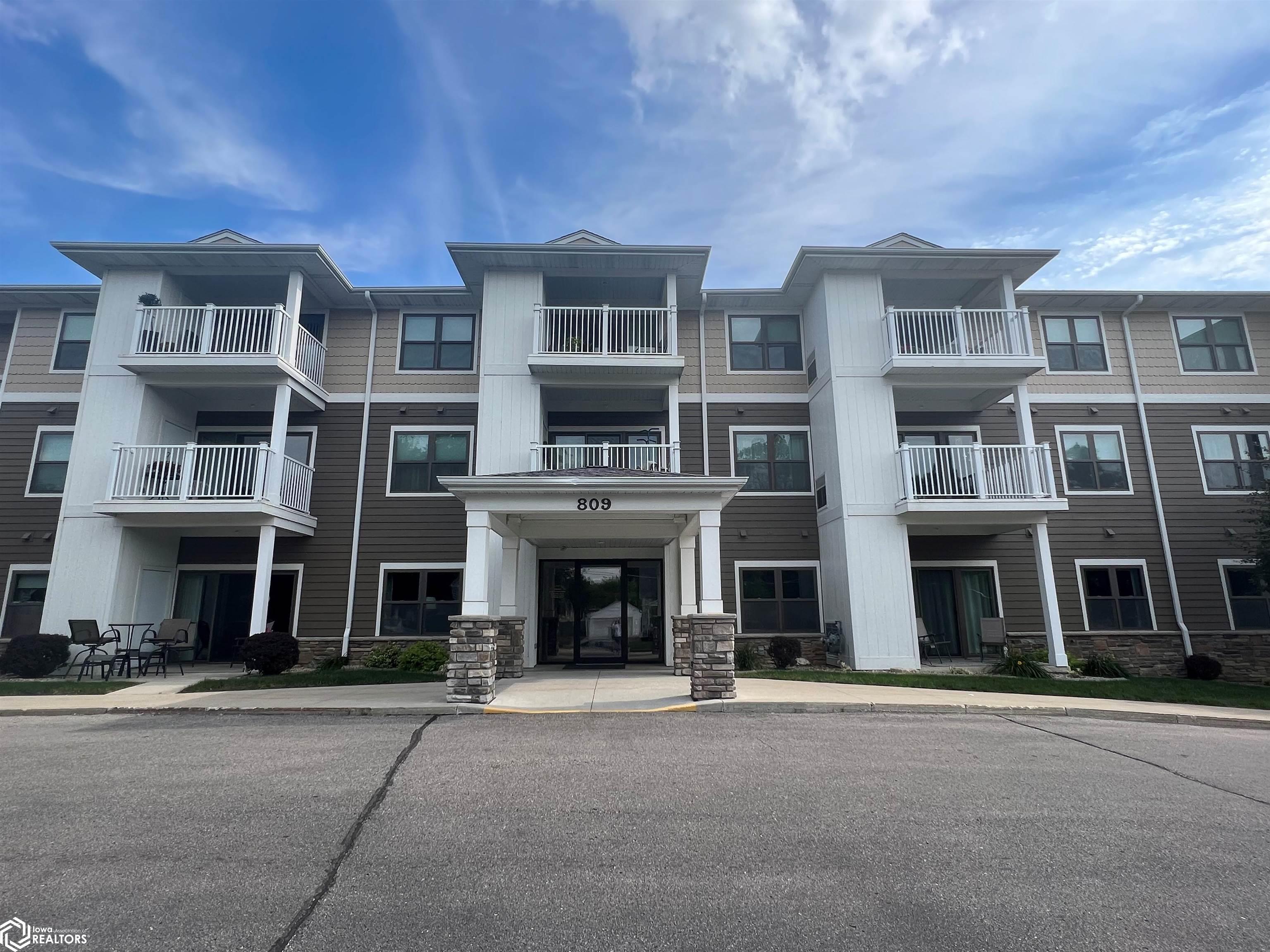 809 7th Ave N #313, Clear Lake, Iowa 50428, 2 Bedrooms Bedrooms, ,1 BathroomBathrooms,Single Family,For Sale,7th Ave N #313,6316976
