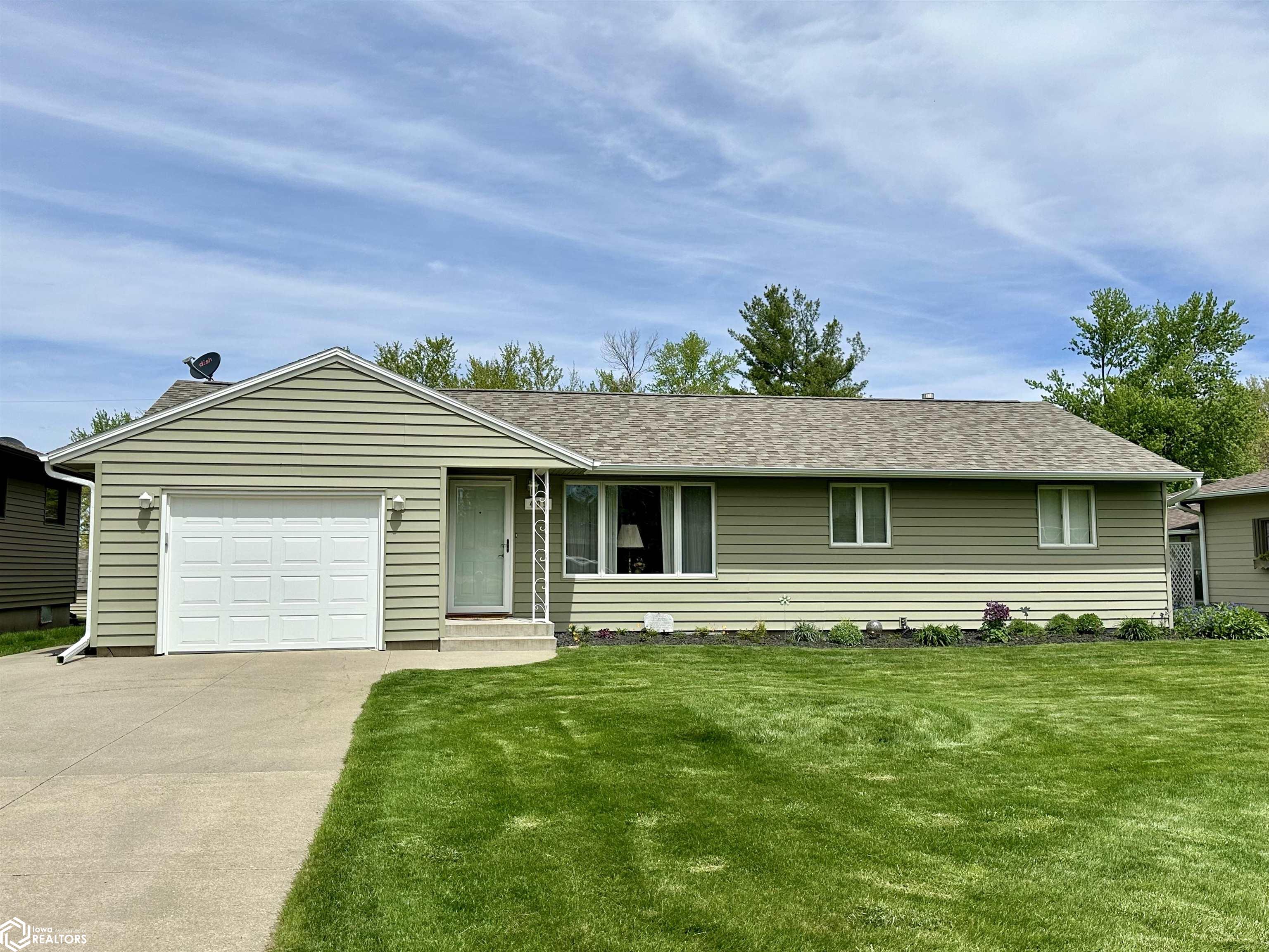409 13Th, Grinnell, Iowa 50112, 3 Bedrooms Bedrooms, ,1 BathroomBathrooms,Single Family,For Sale,13Th,6317027